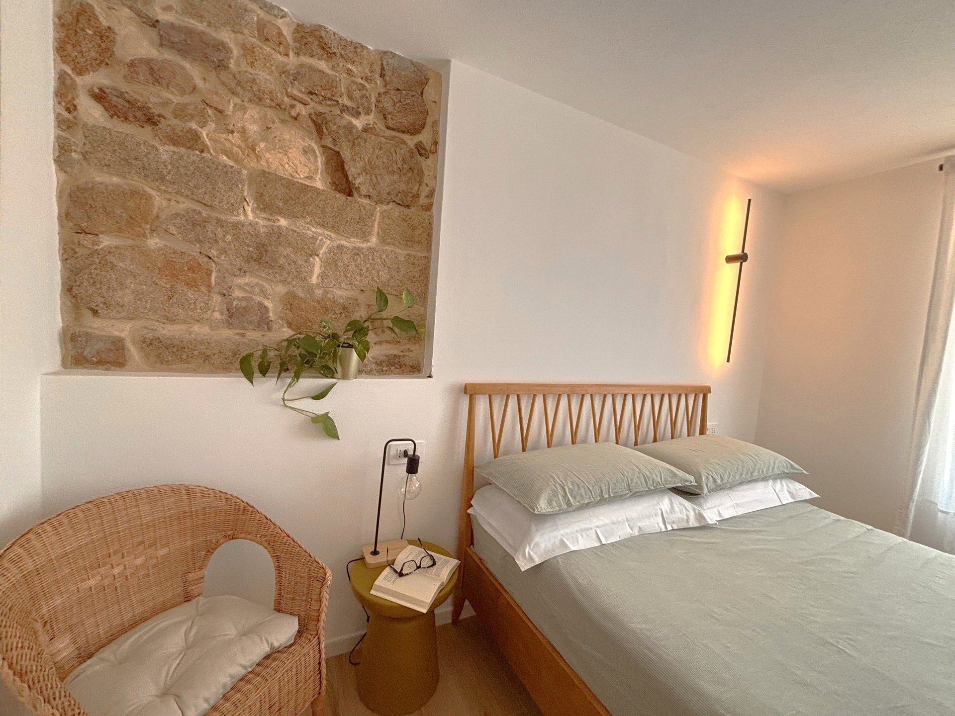 black and white bed linen