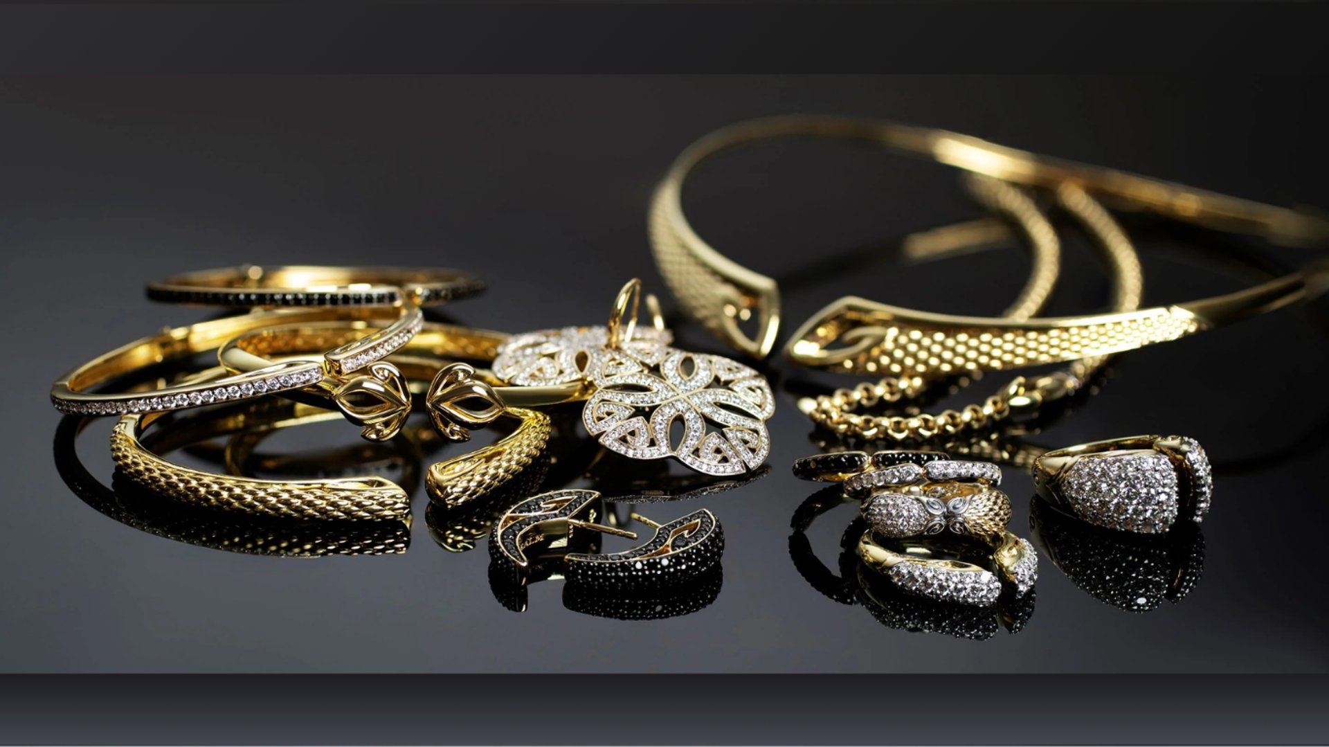 black and white bed linen