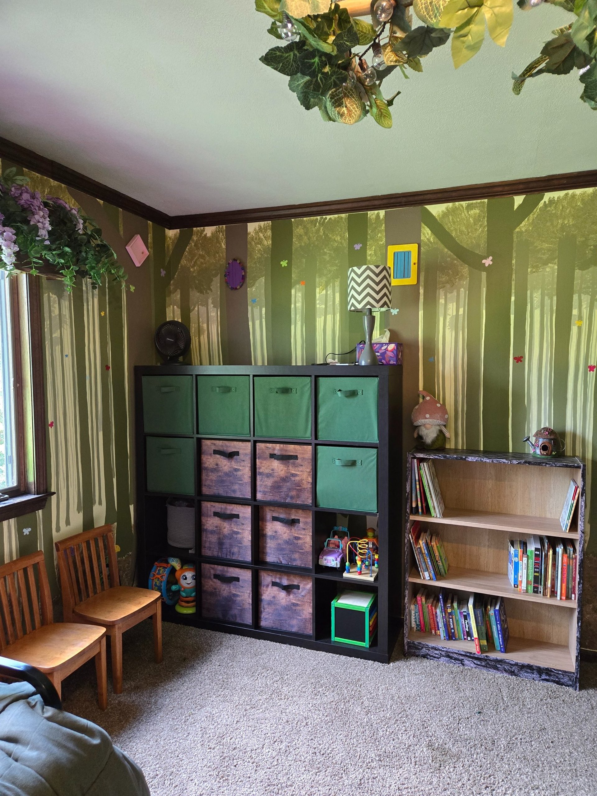 gray computer monitor