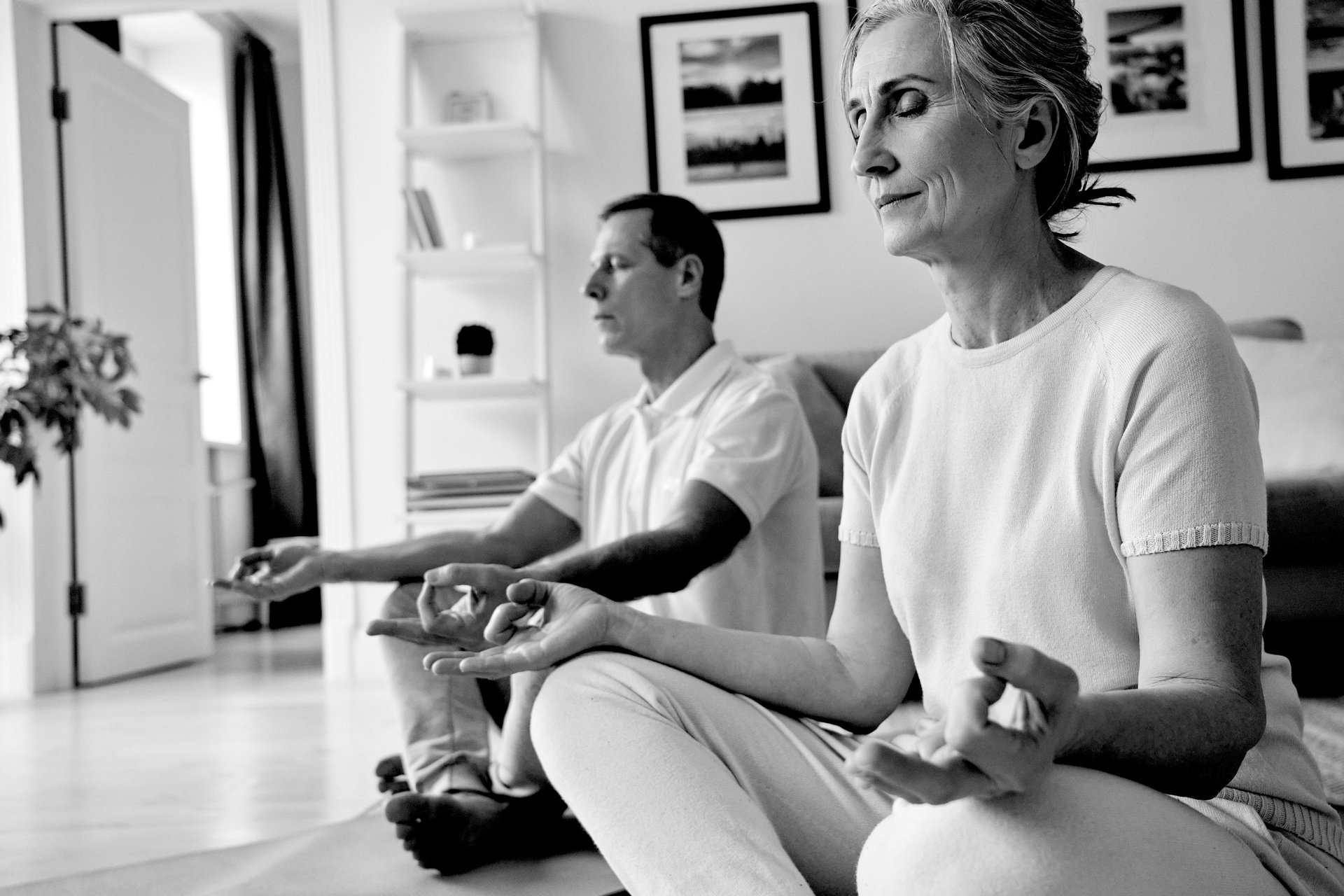 gray computer monitor