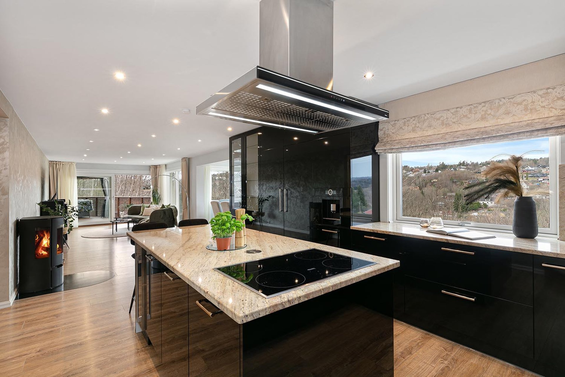 Skinnende rent kjøkken etter profesjonell rengjøring Oslo