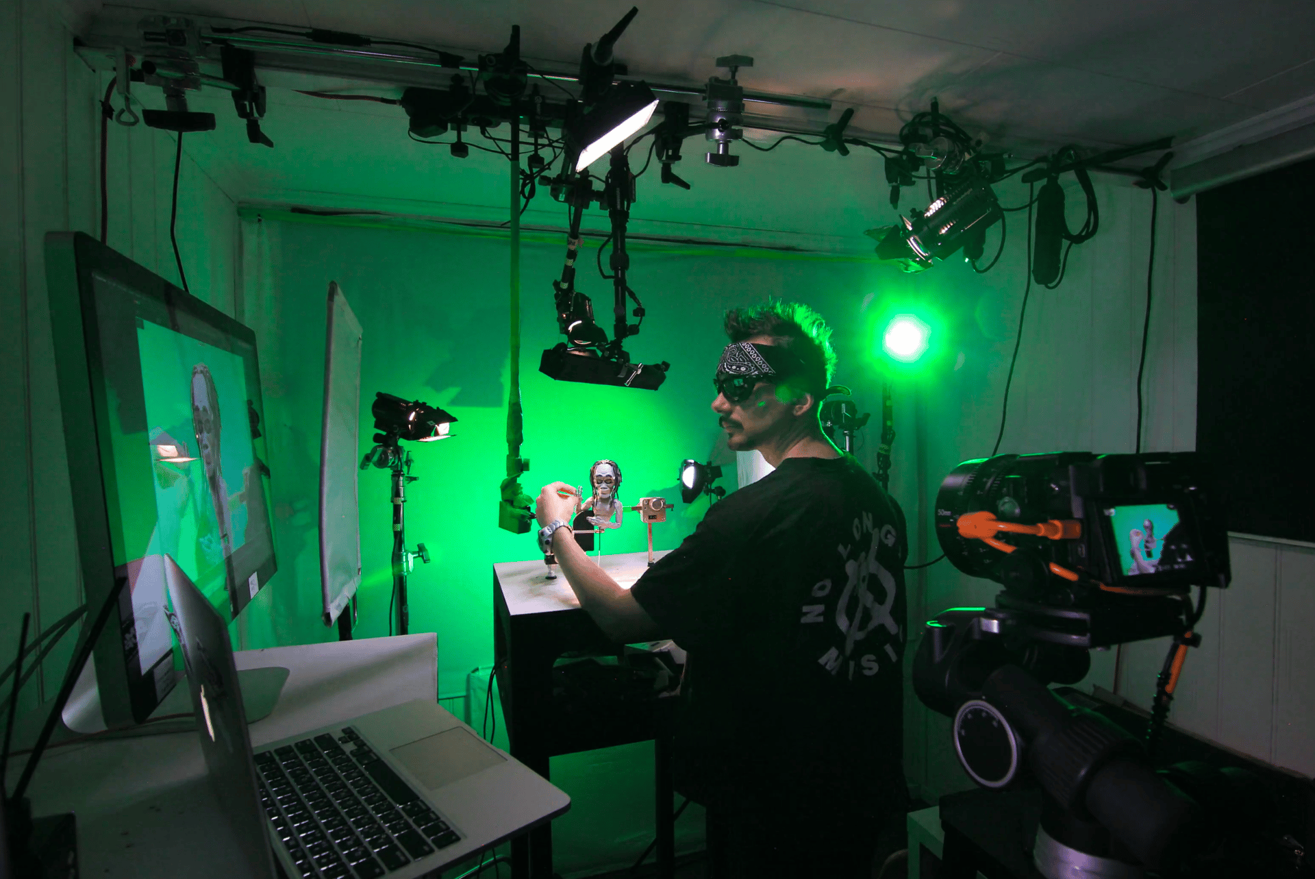 an abstract photo of a curved building with a blue sky in the background