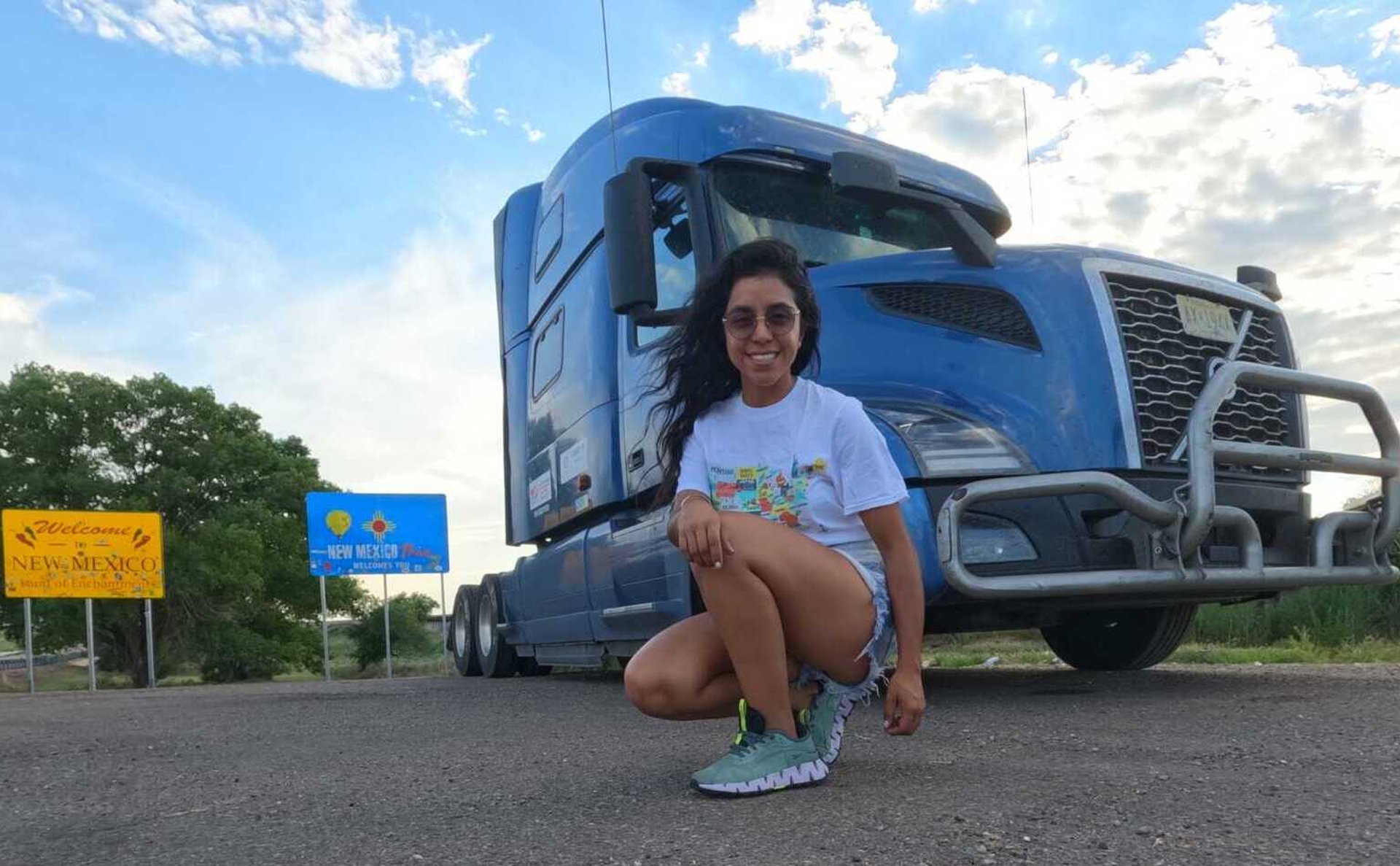 Una interestatal de camioneros en arizona con una vista hermosa