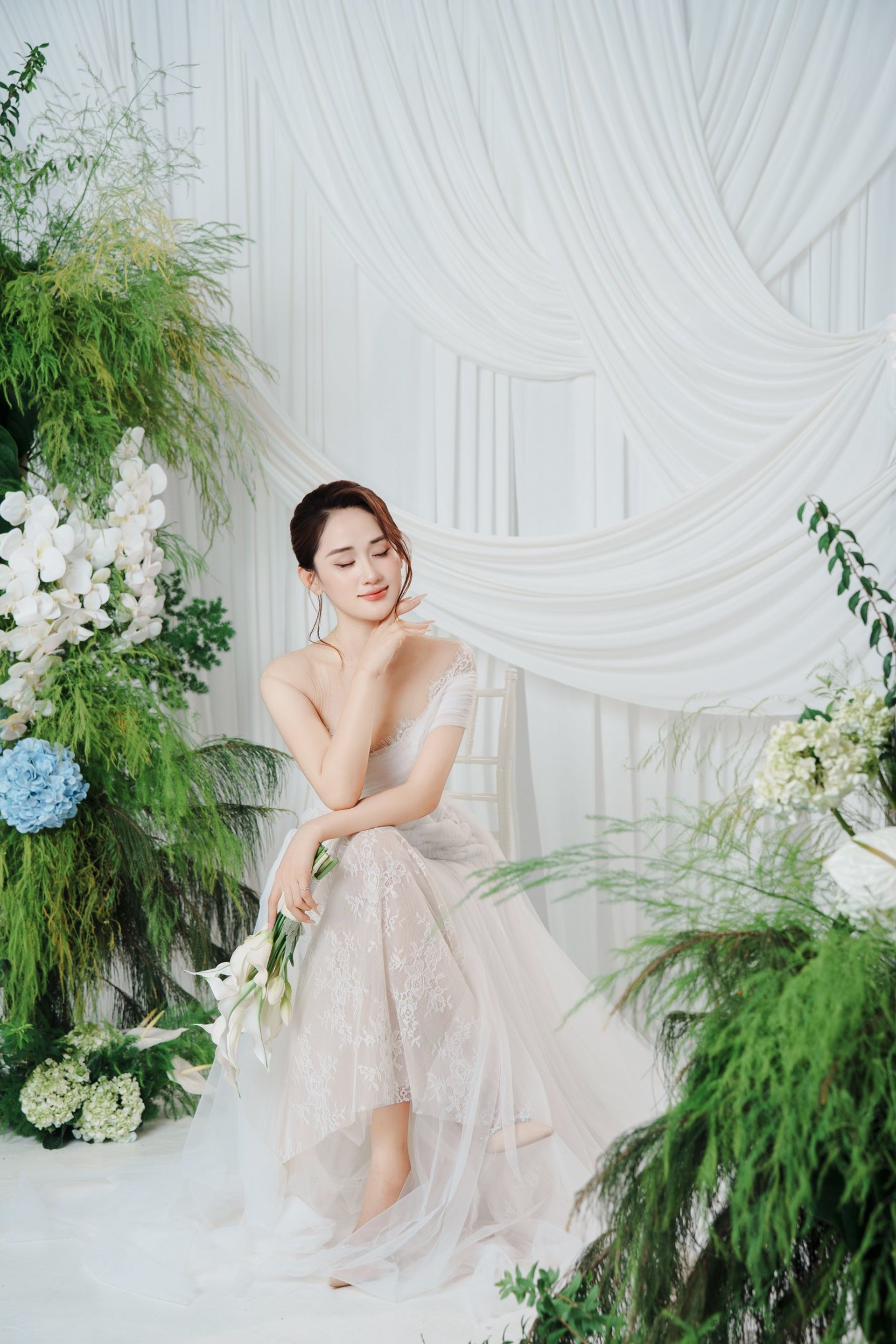 an abstract photo of a curved building with a blue sky in the background