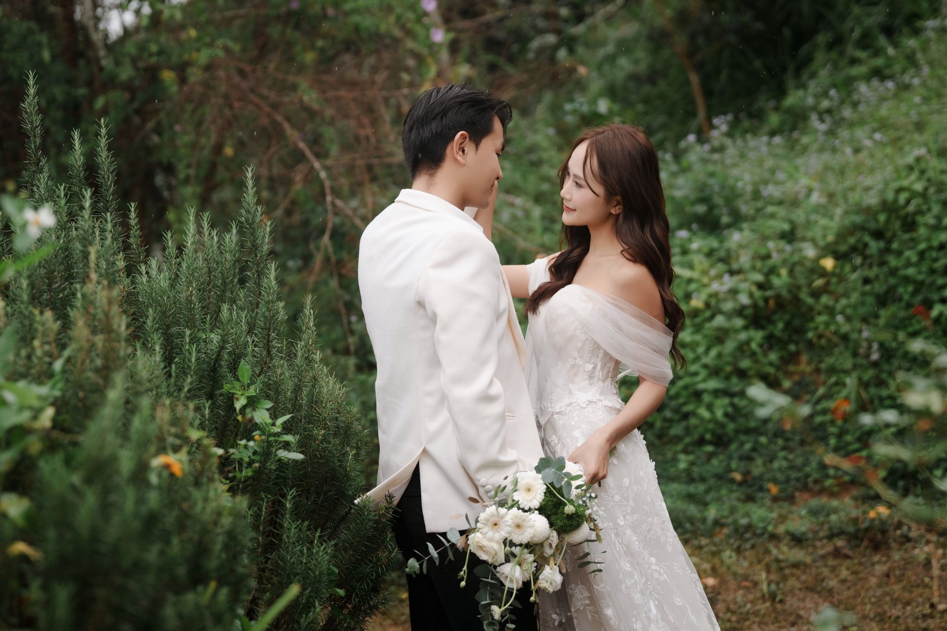 an abstract photo of a curved building with a blue sky in the background