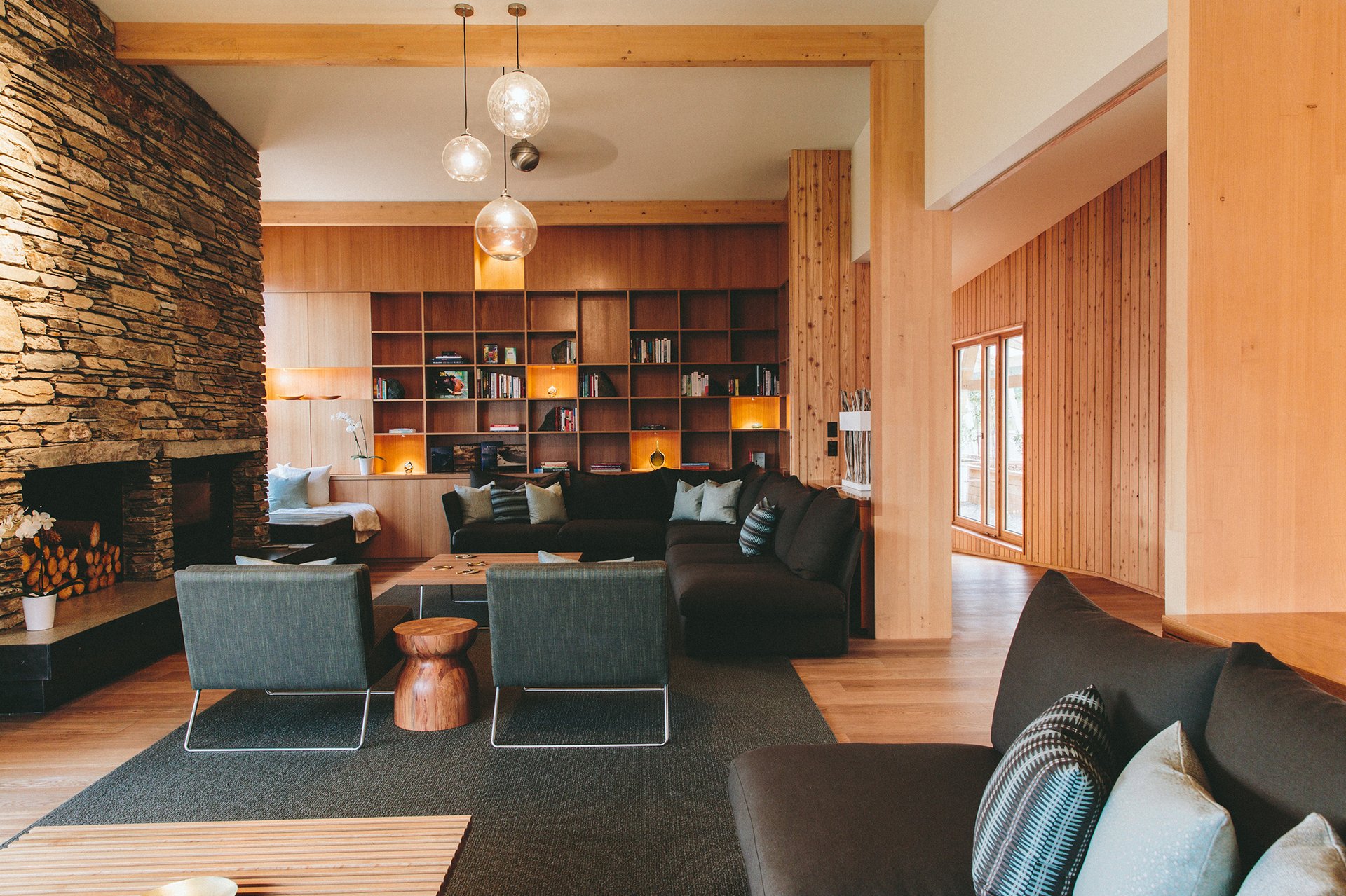 black and white bed linen