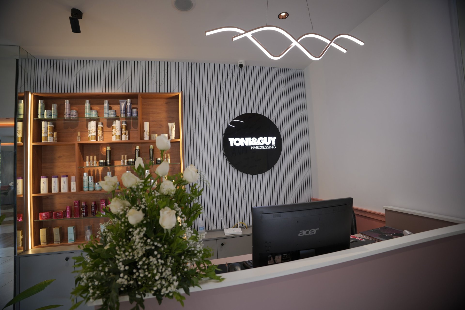 black and white bed linen