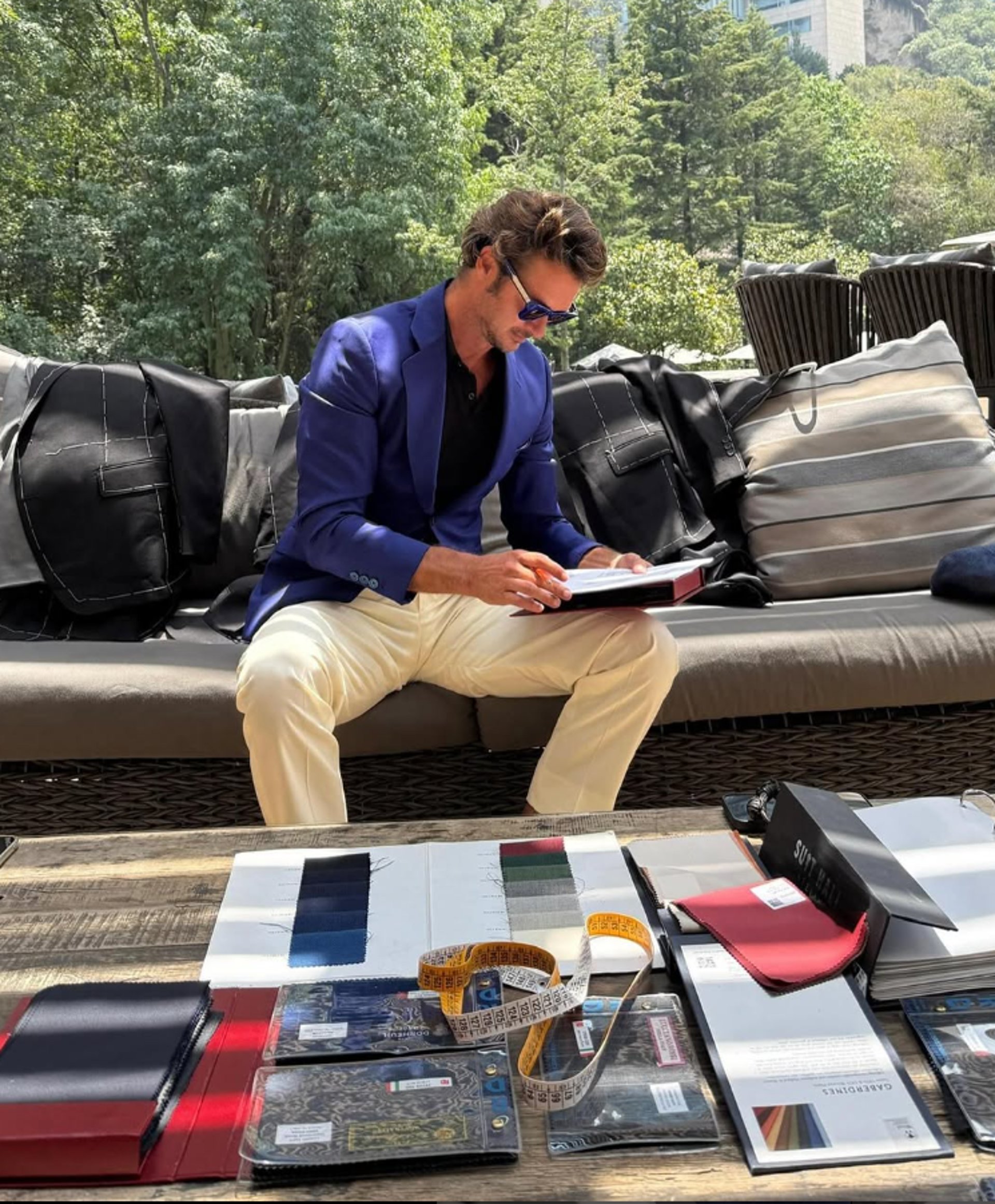 black and white bed linen