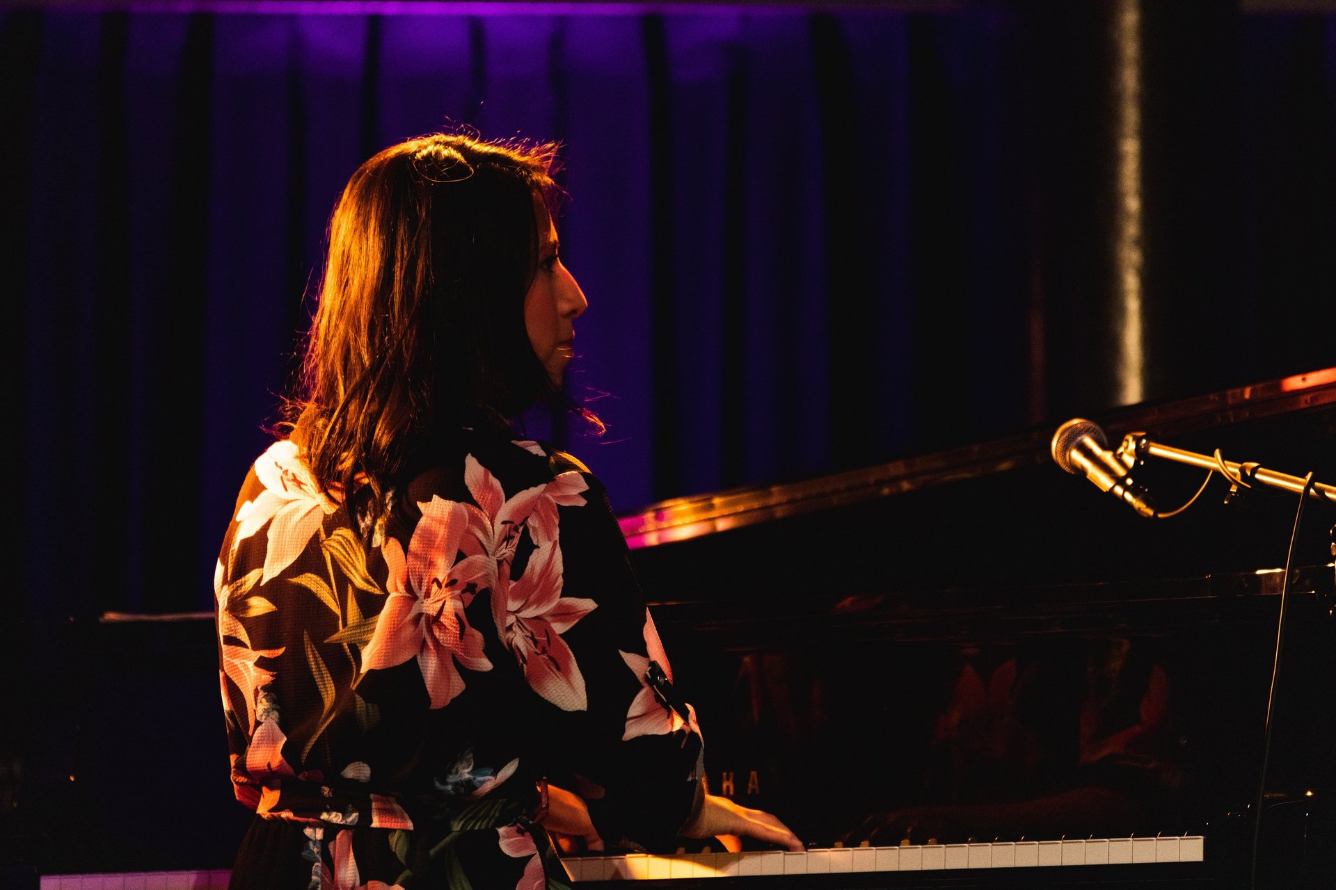 black and white bed linen