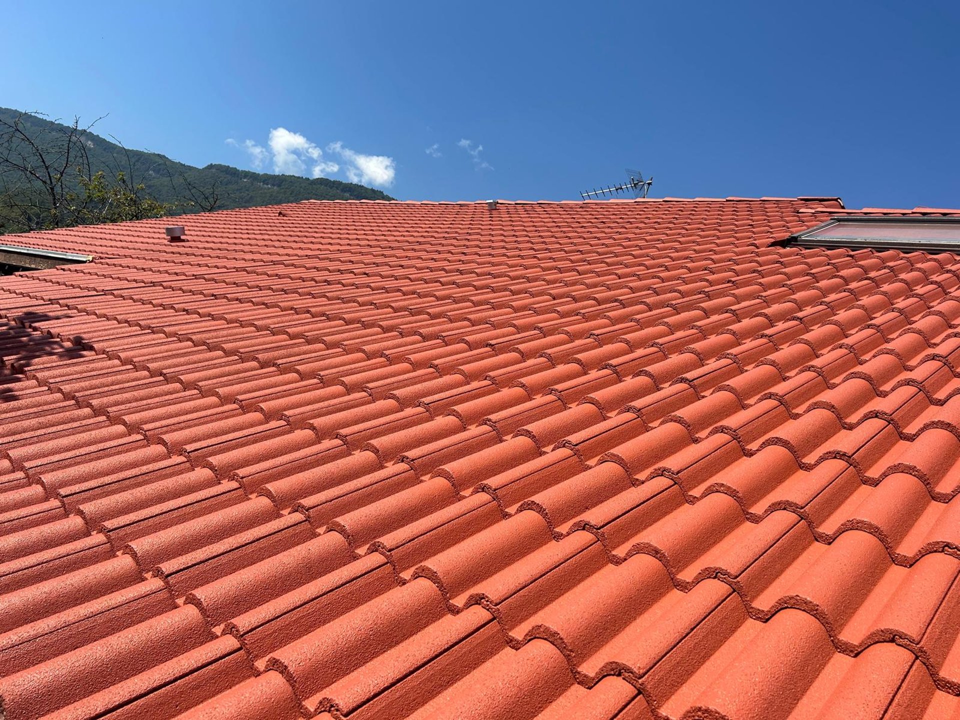 a person wearing blue gloves and holding a hammer