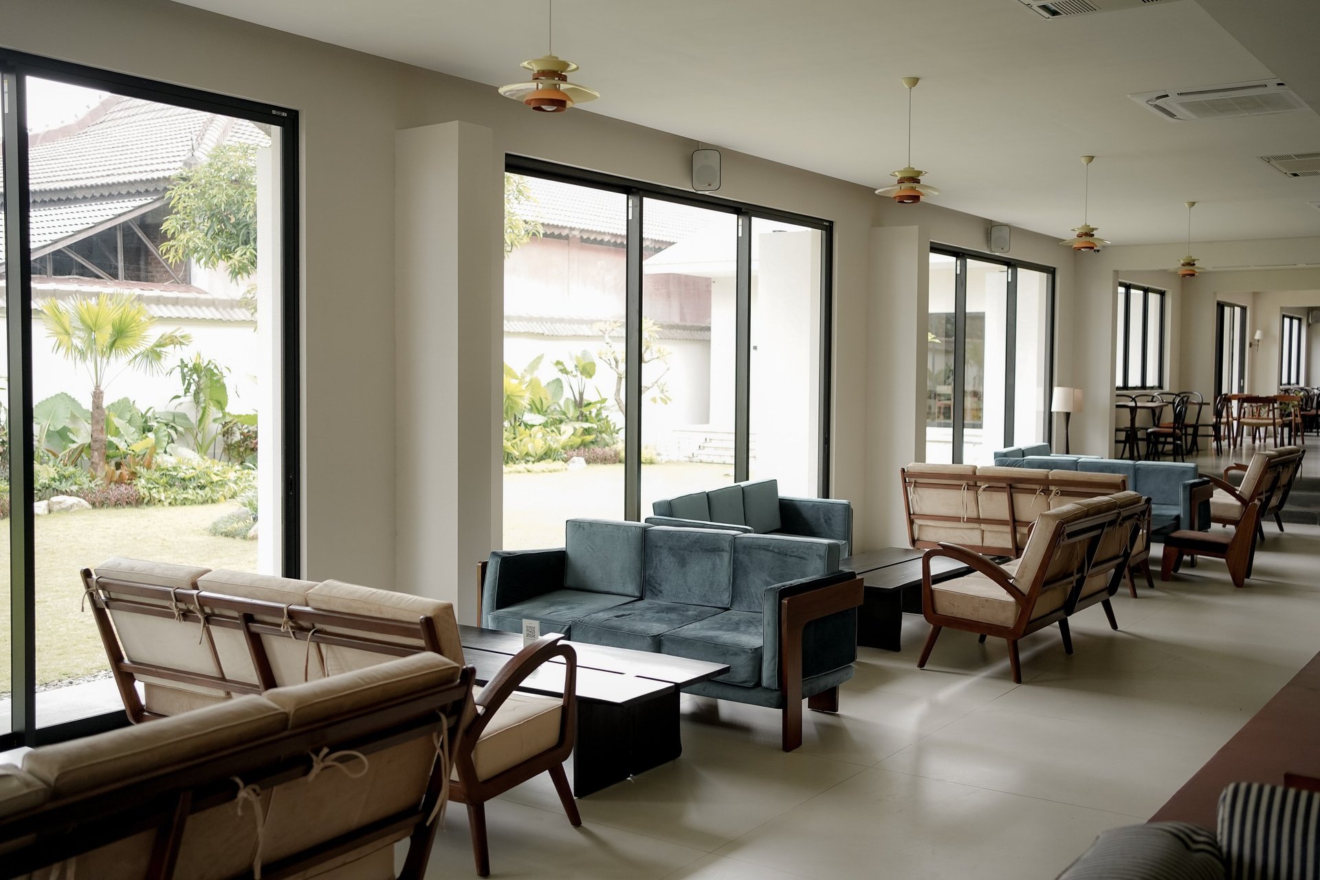 black and white bed linen