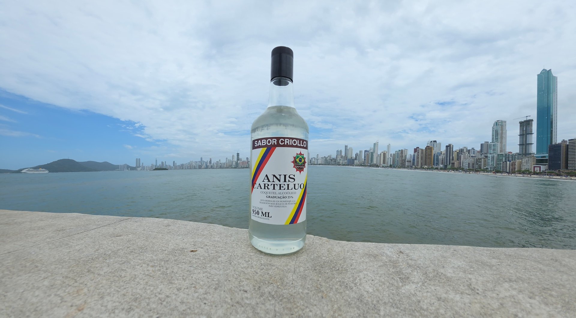 gray computer monitor