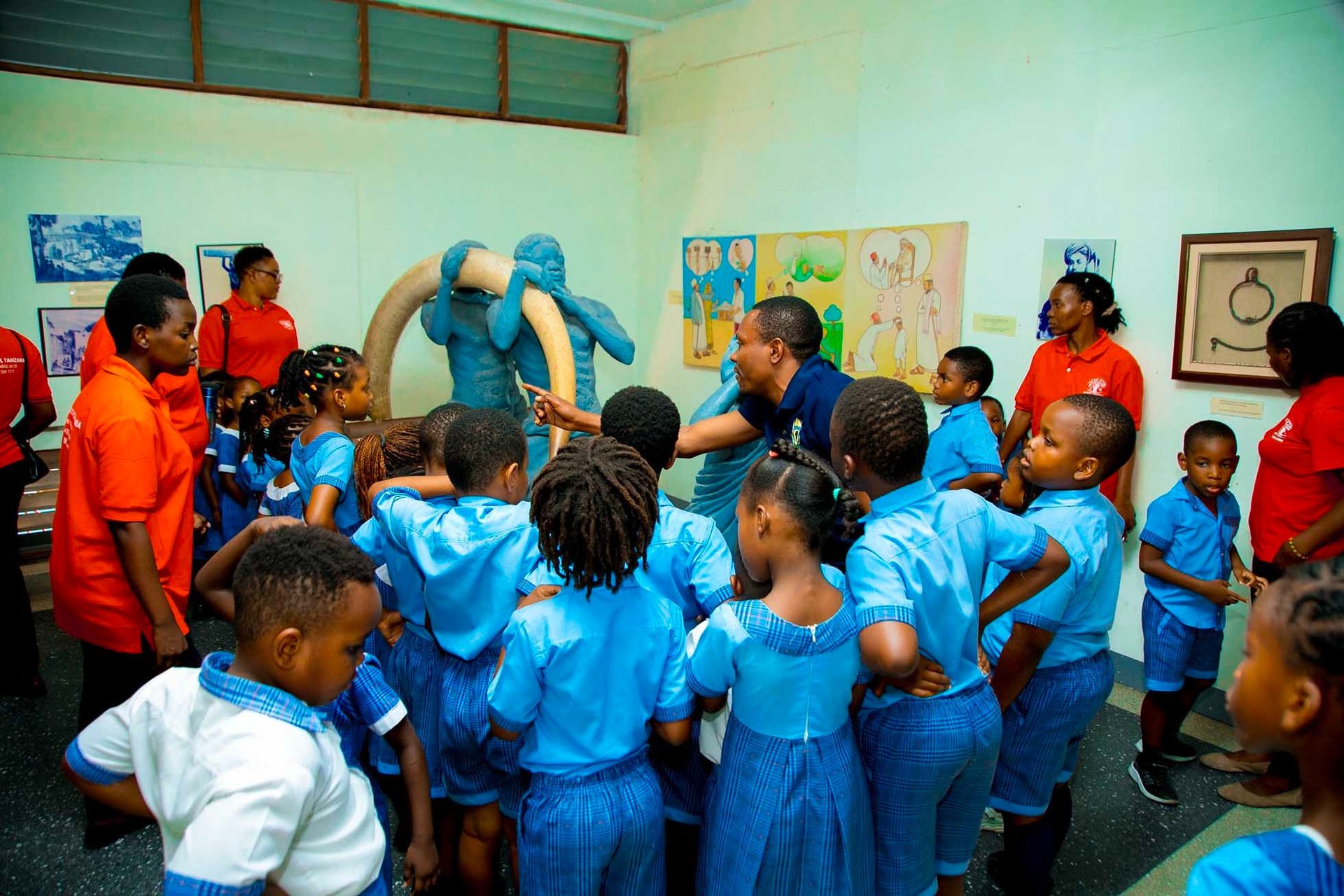 black and white bed linen