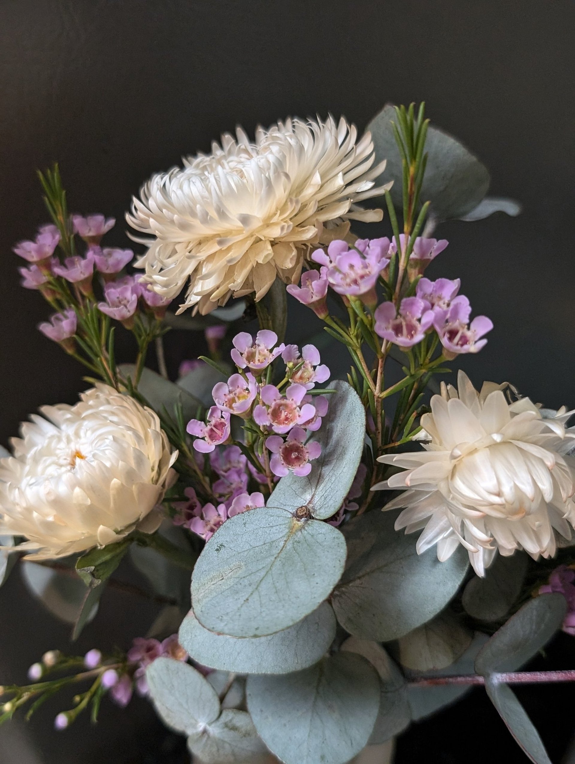 gray computer monitor