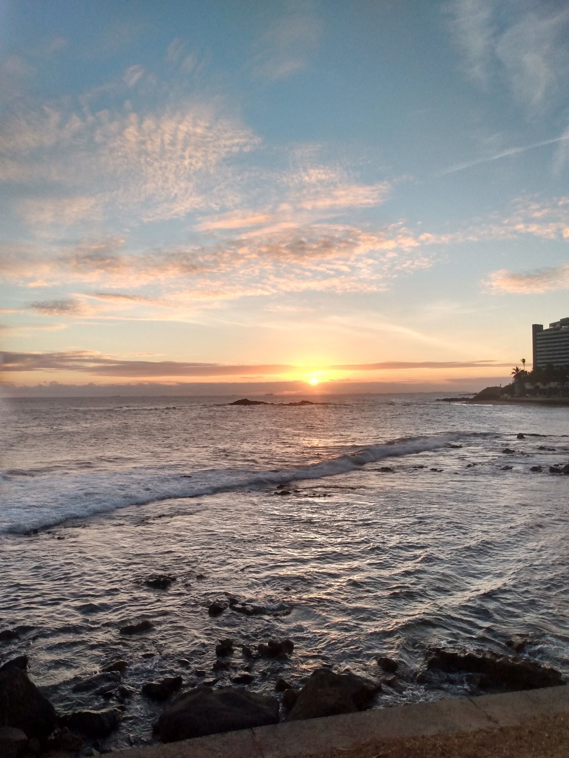 gray computer monitor