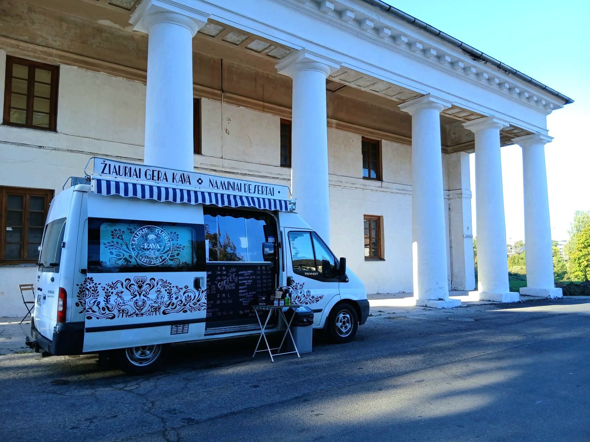 black and white bed linen