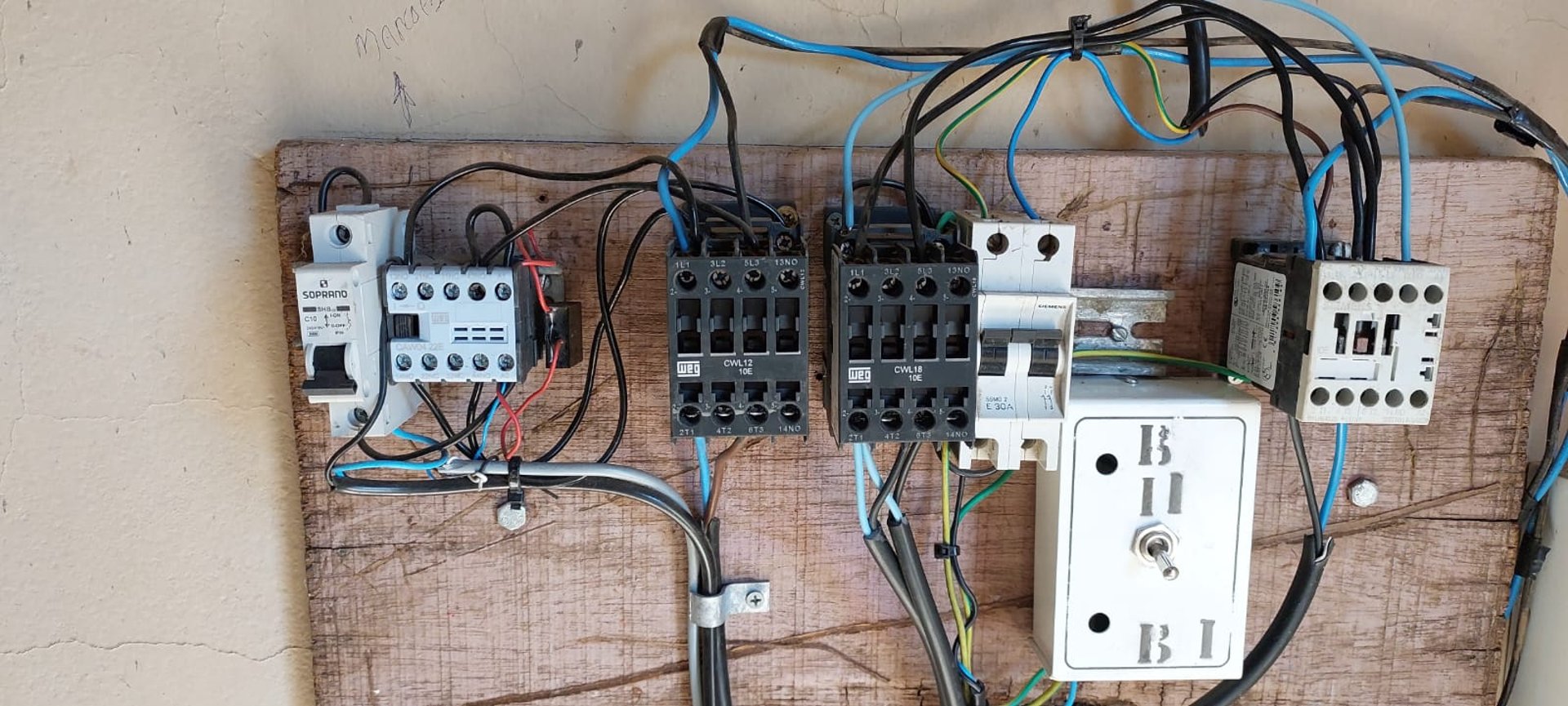 black and white bed linen