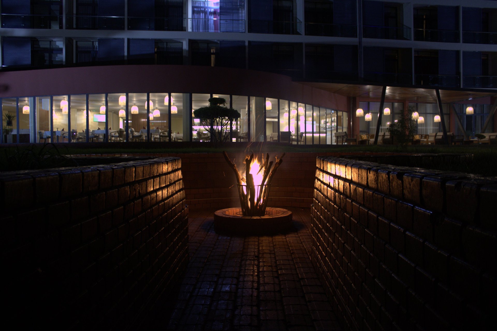 gray computer monitor