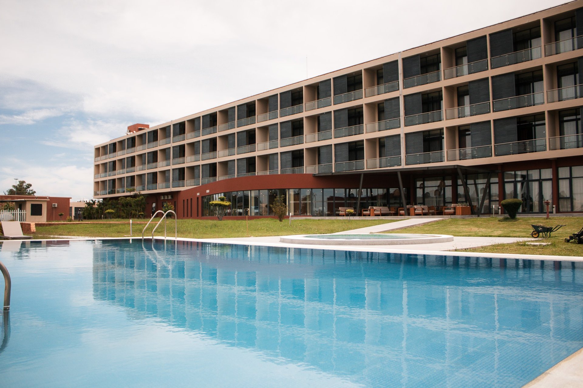 black and white bed linen