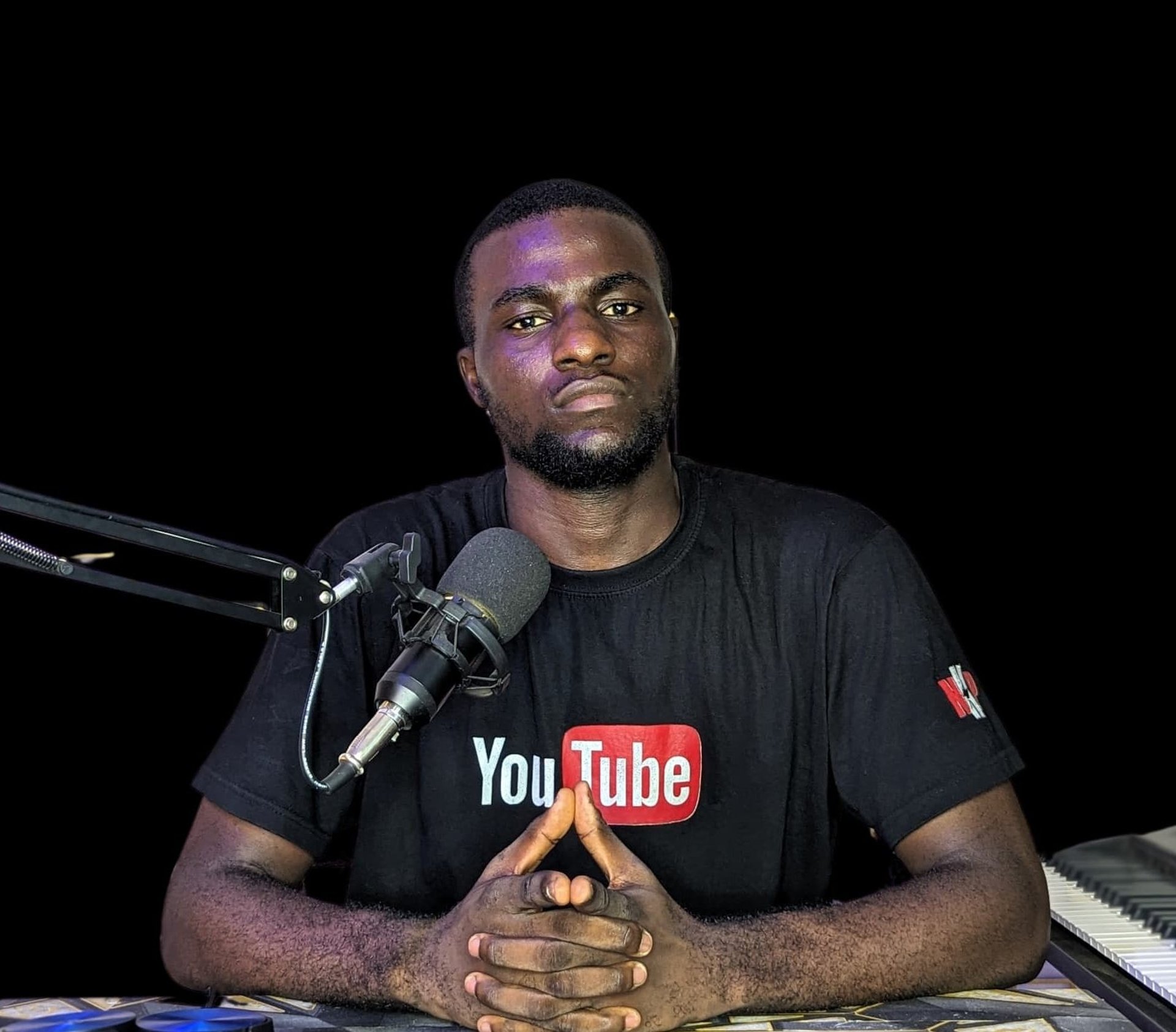 black and white bed linen