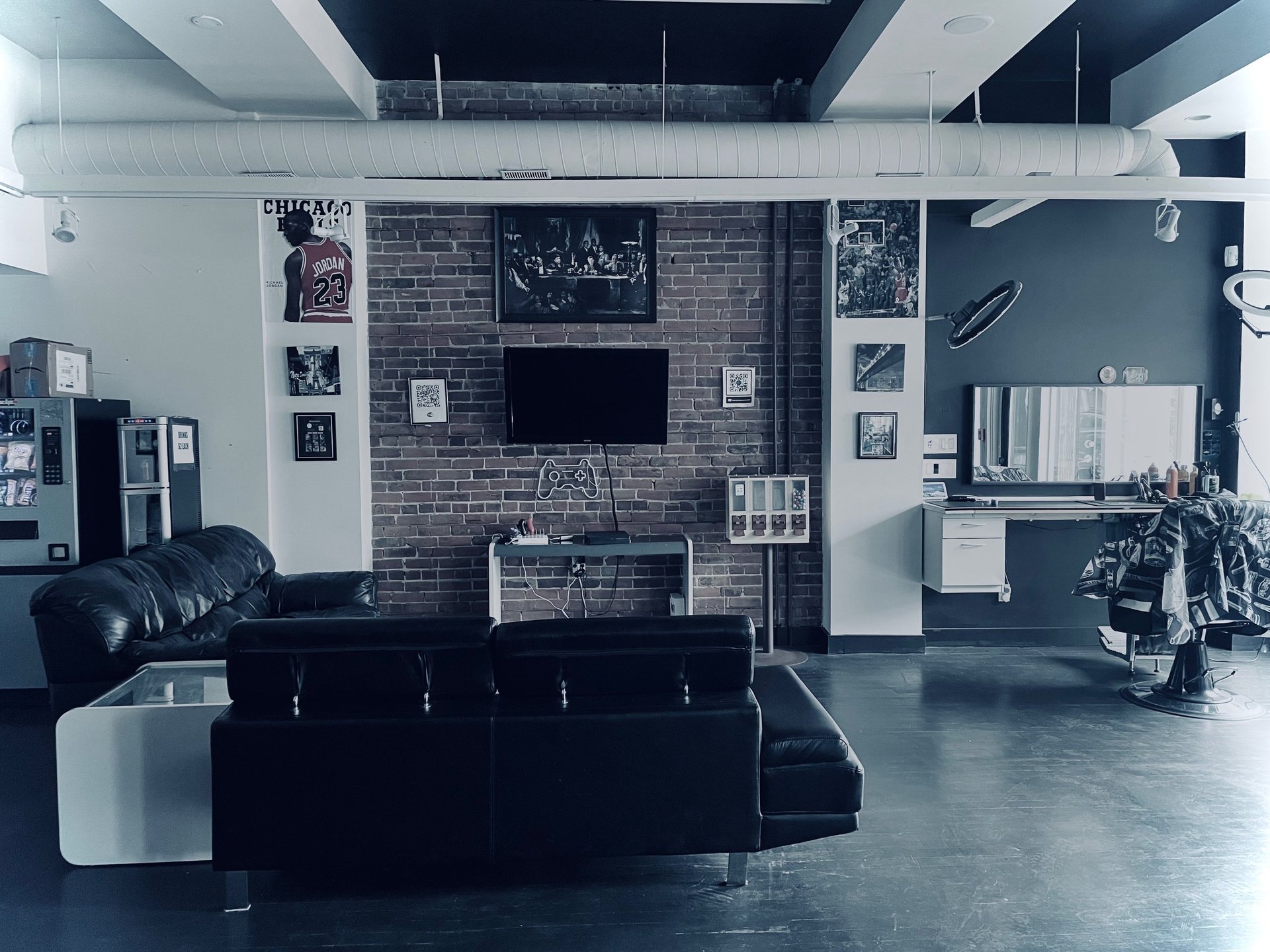 black and white bed linen