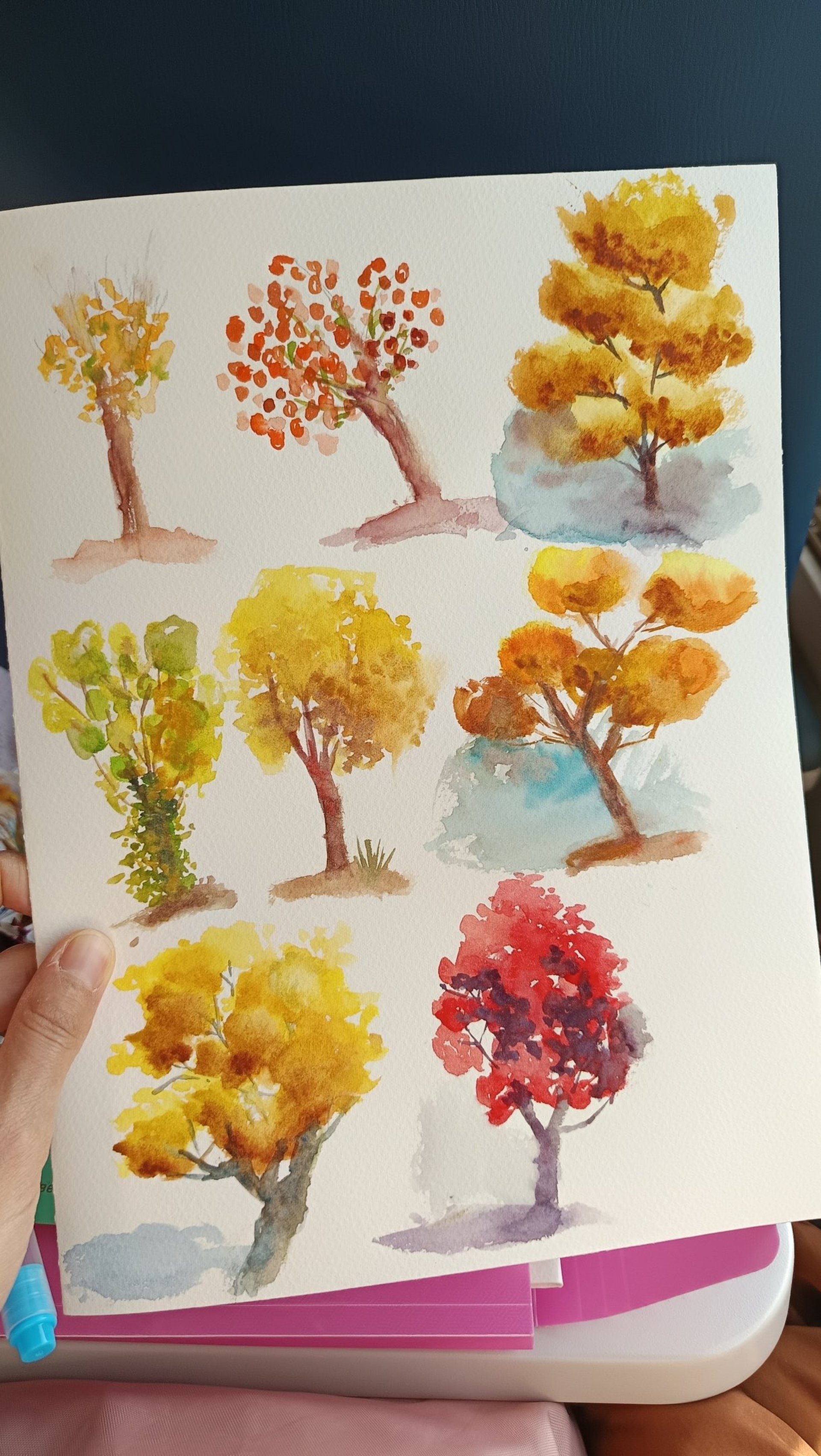 gray computer monitor