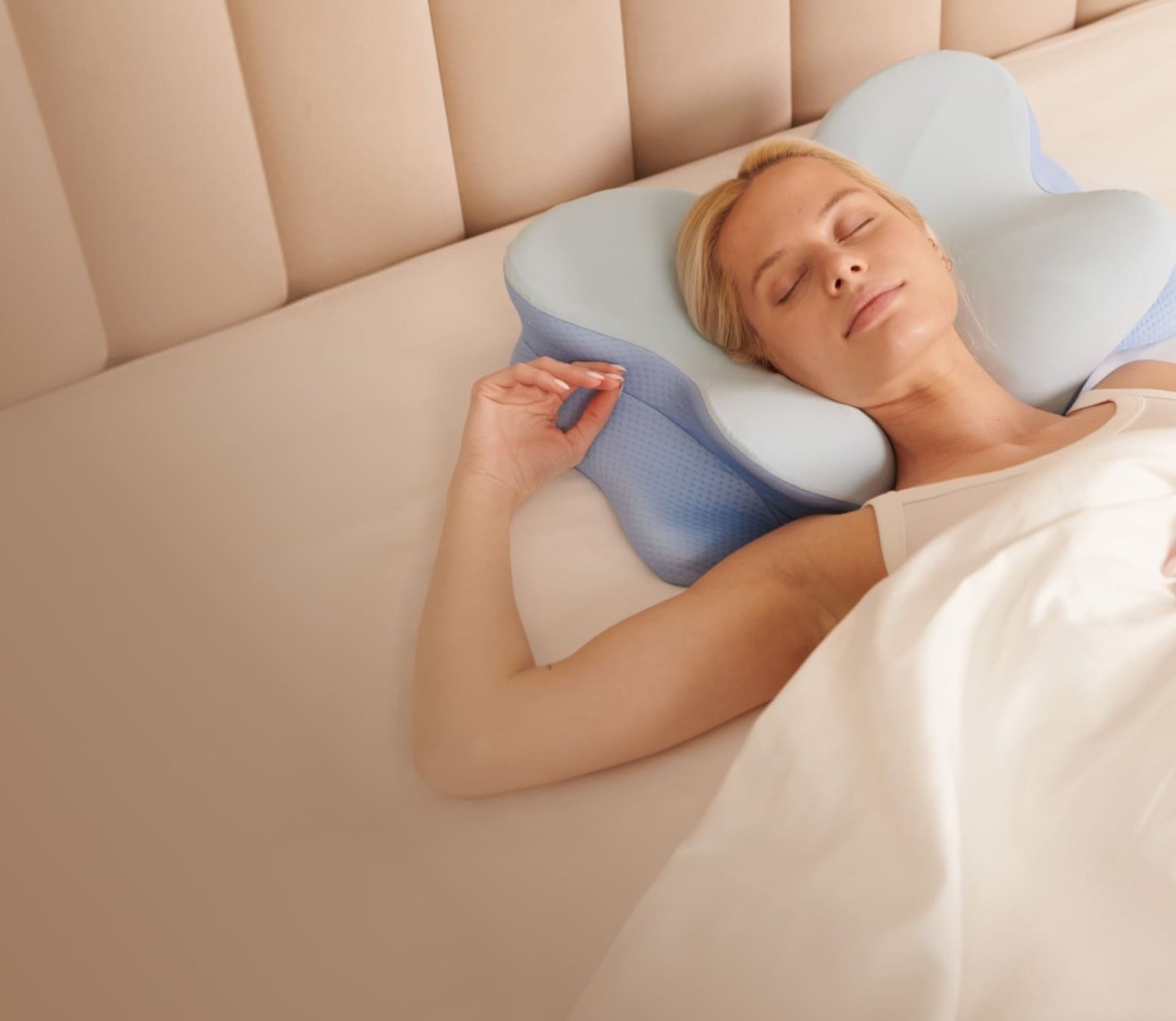 black and white bed linen