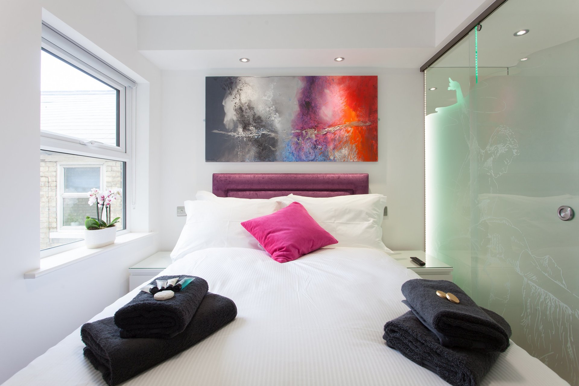 black and white bed linen