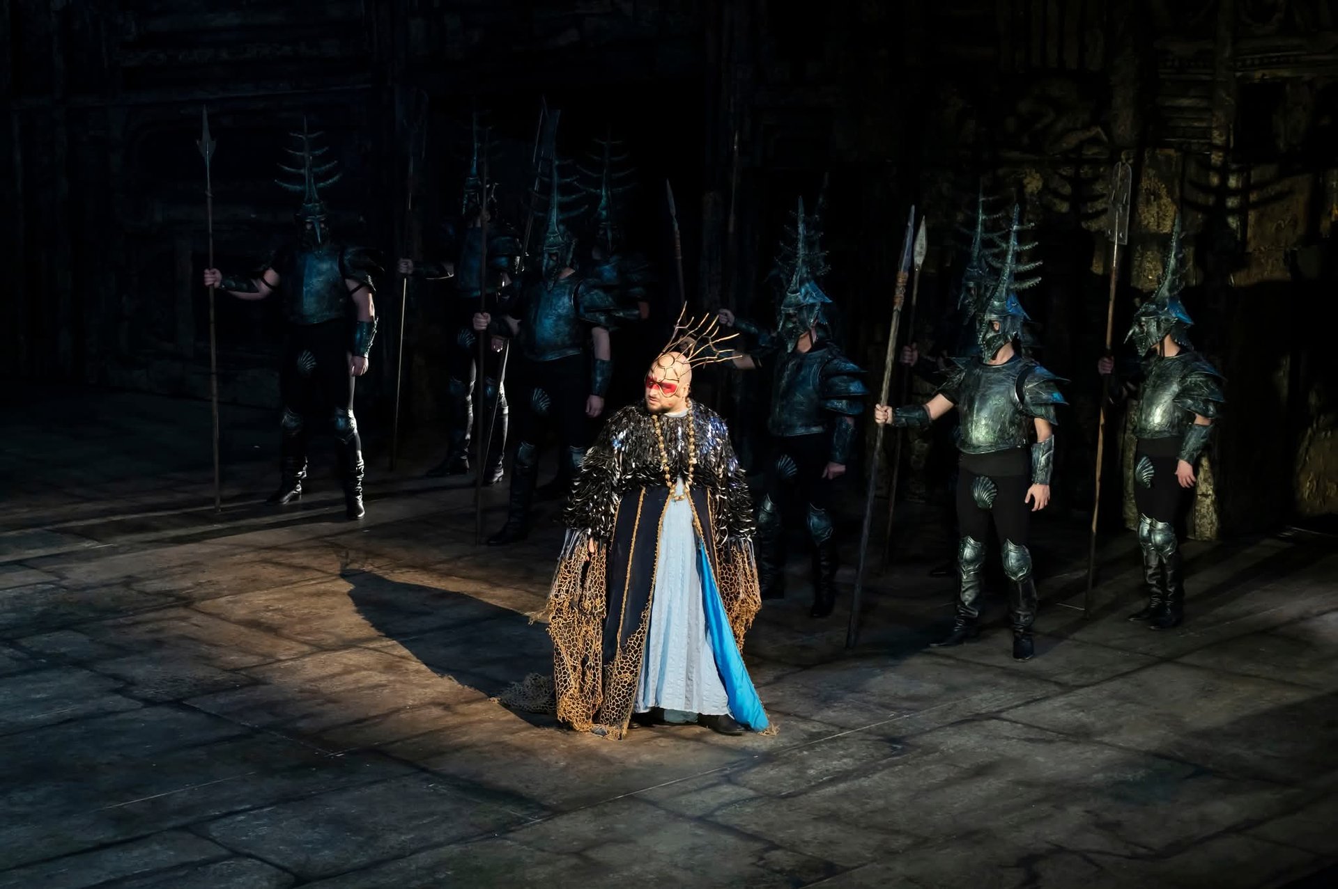 black and white bed linen