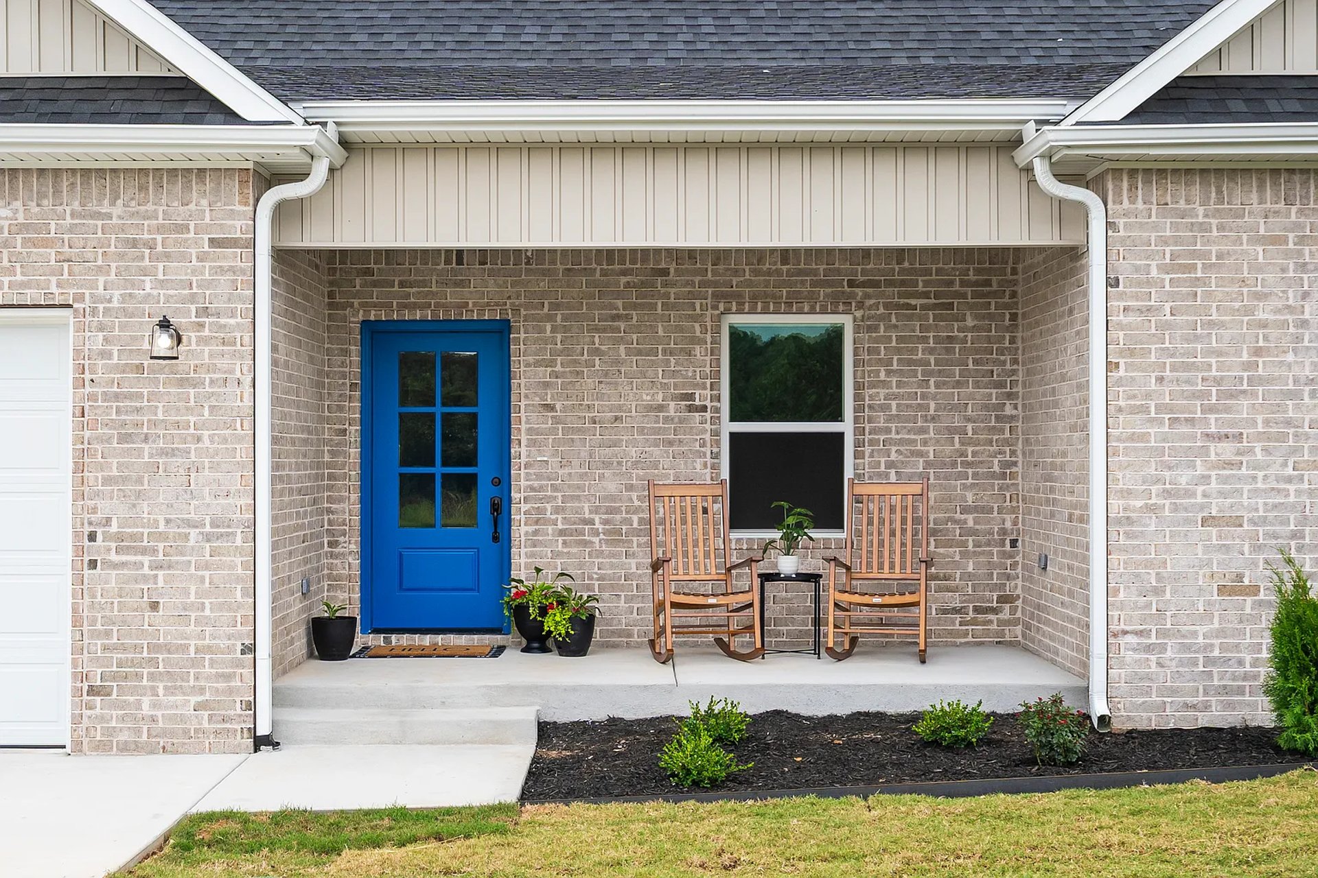 gray computer monitor