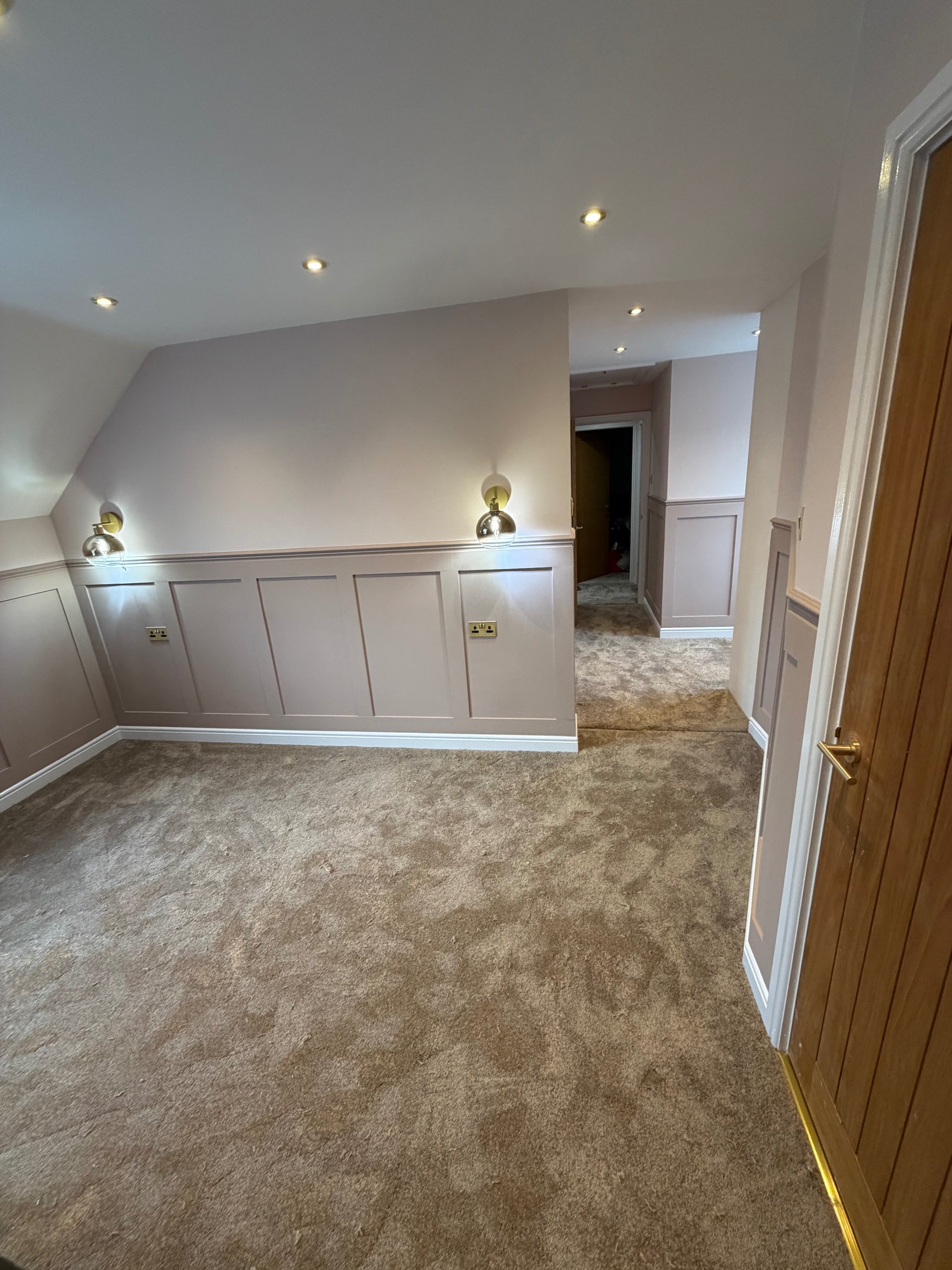 gray computer monitor