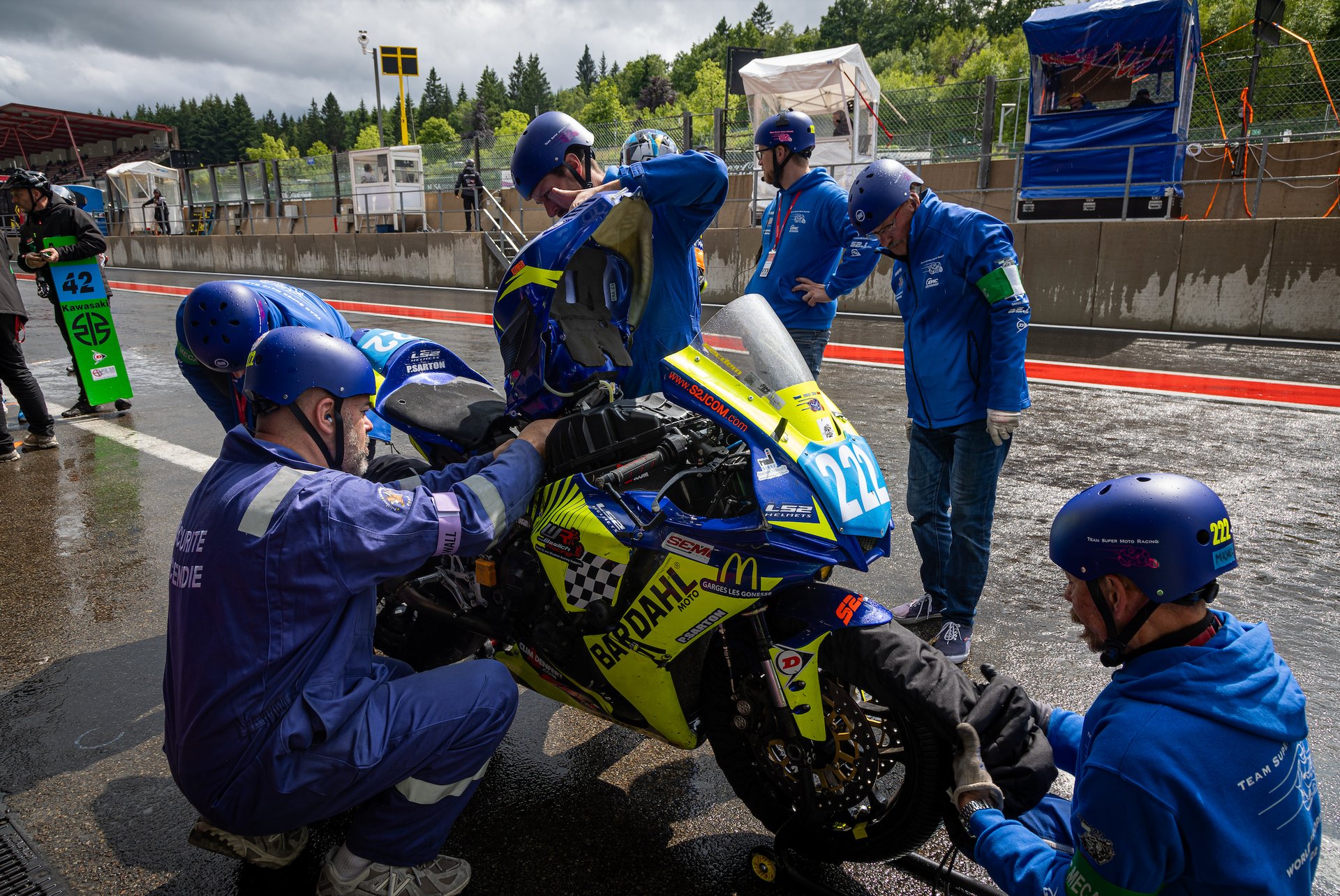 an abstract photo of a curved building with a blue sky in the background