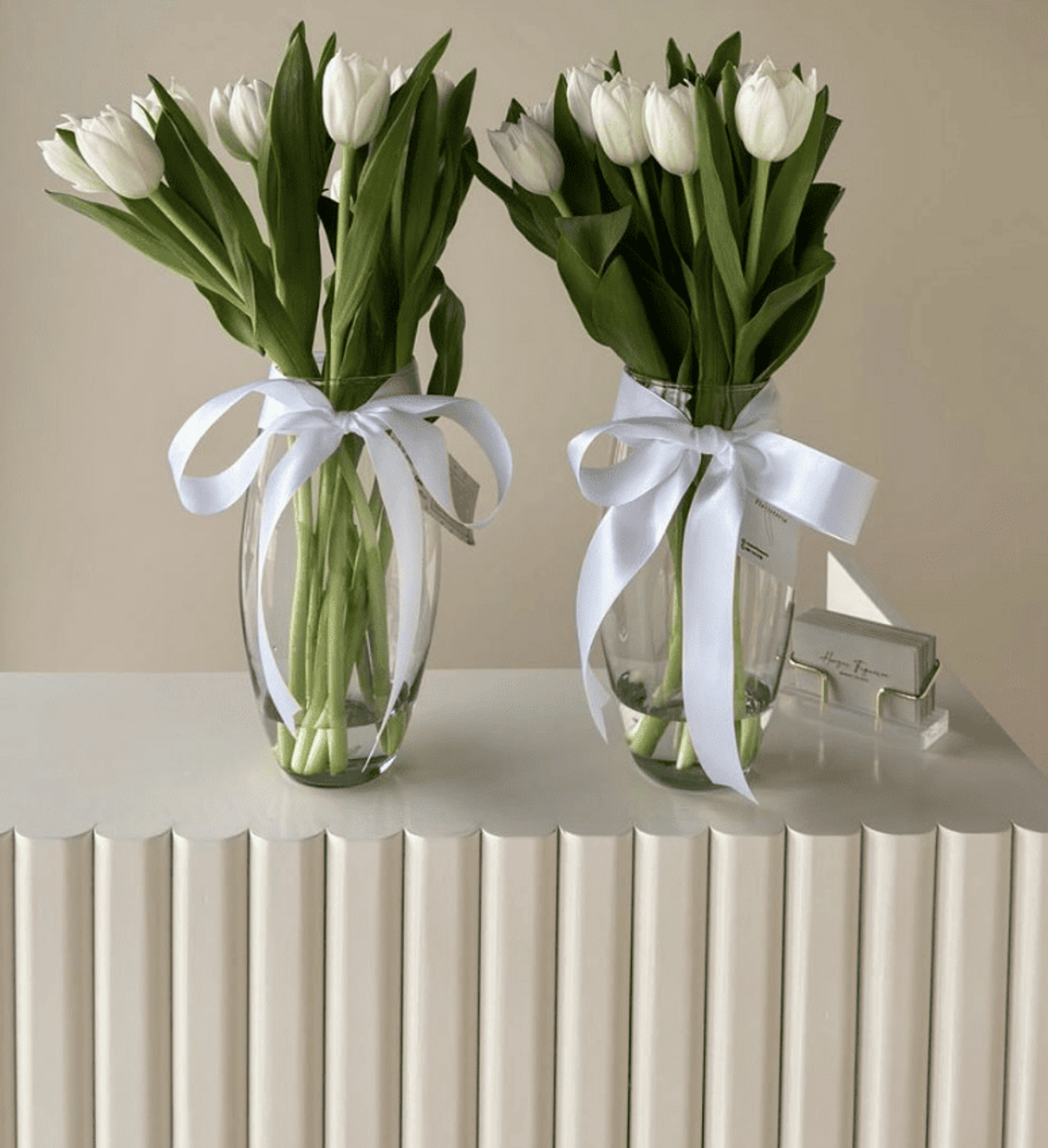 gray computer monitor