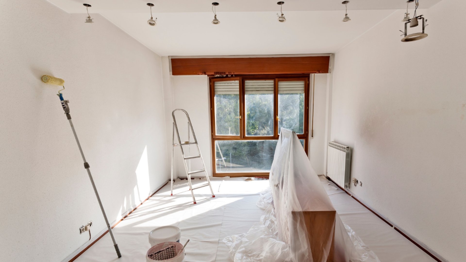 white bathtub with shower curtain
