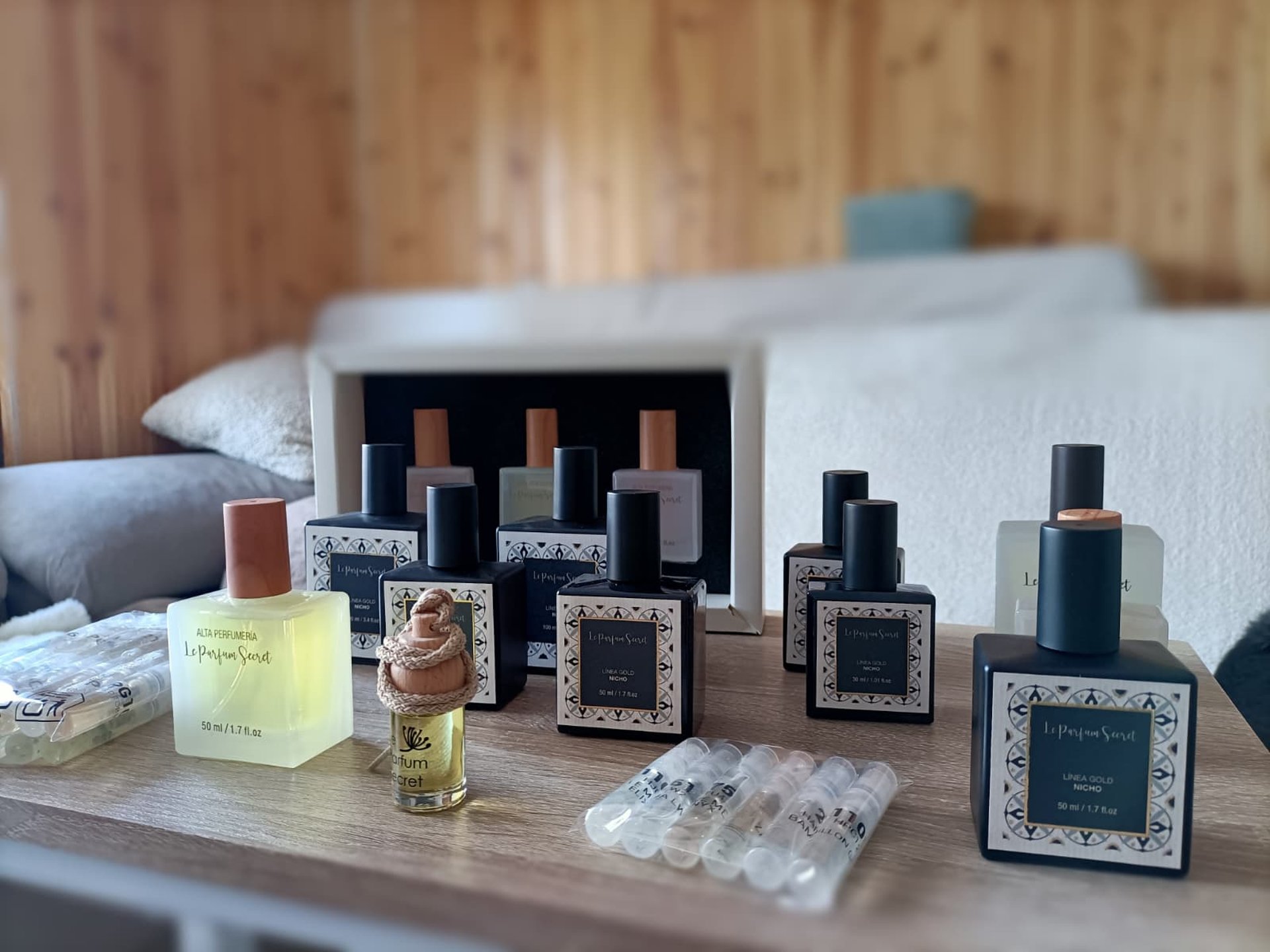 black and white bed linen