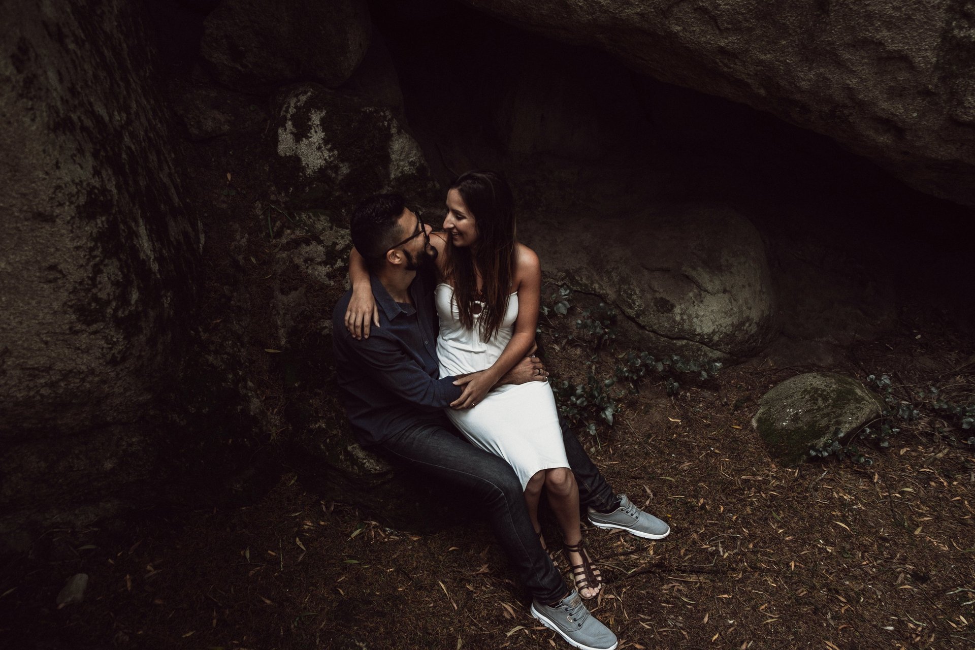 black and white bed linen
