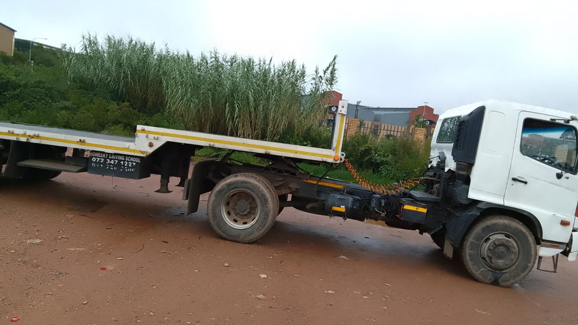 gray computer monitor