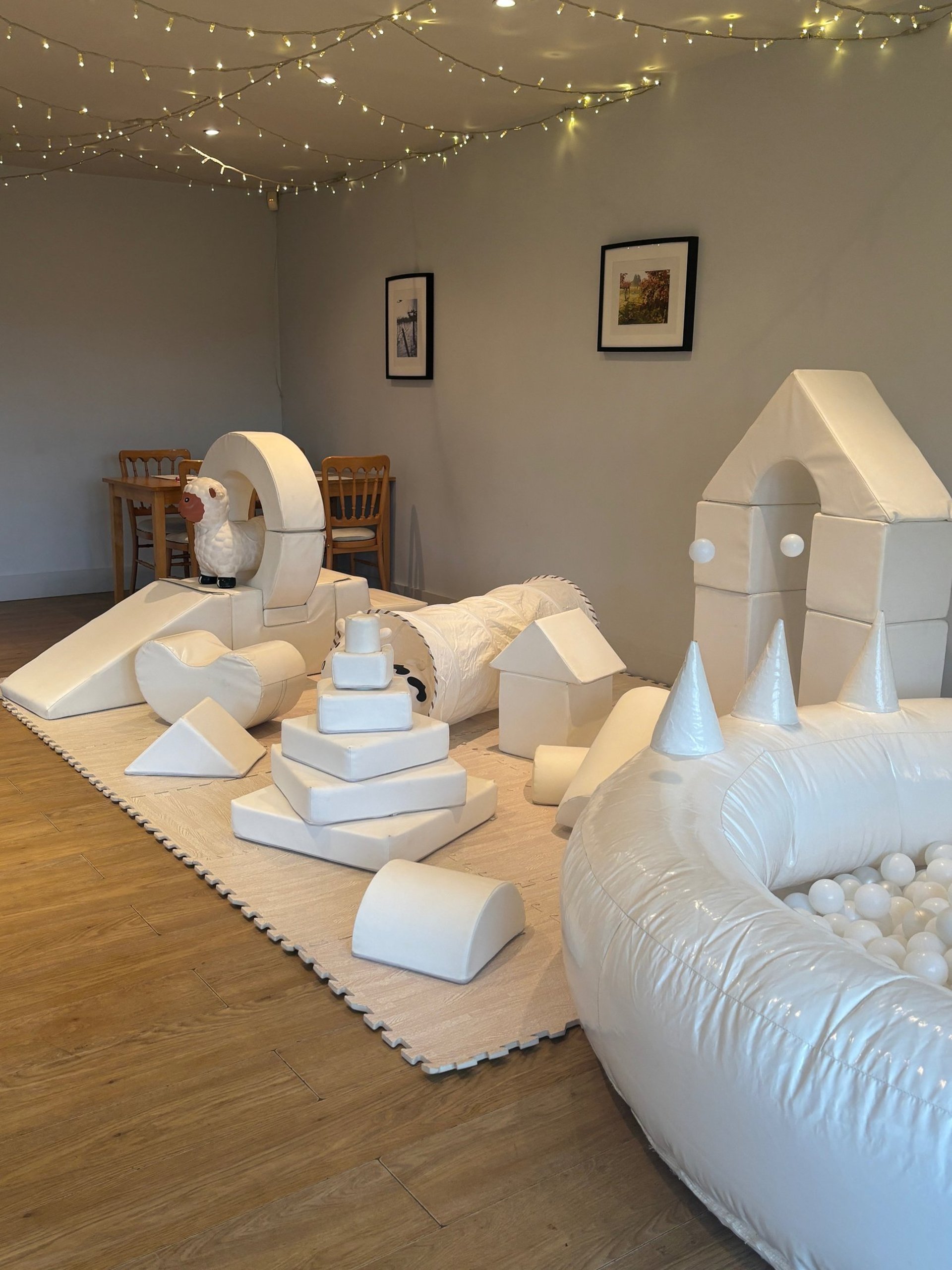 black and white bed linen