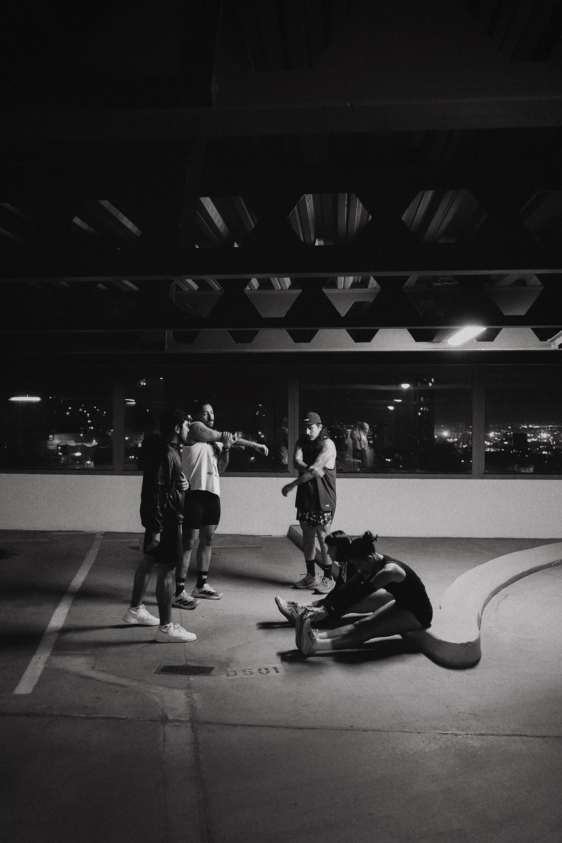 gray computer monitor