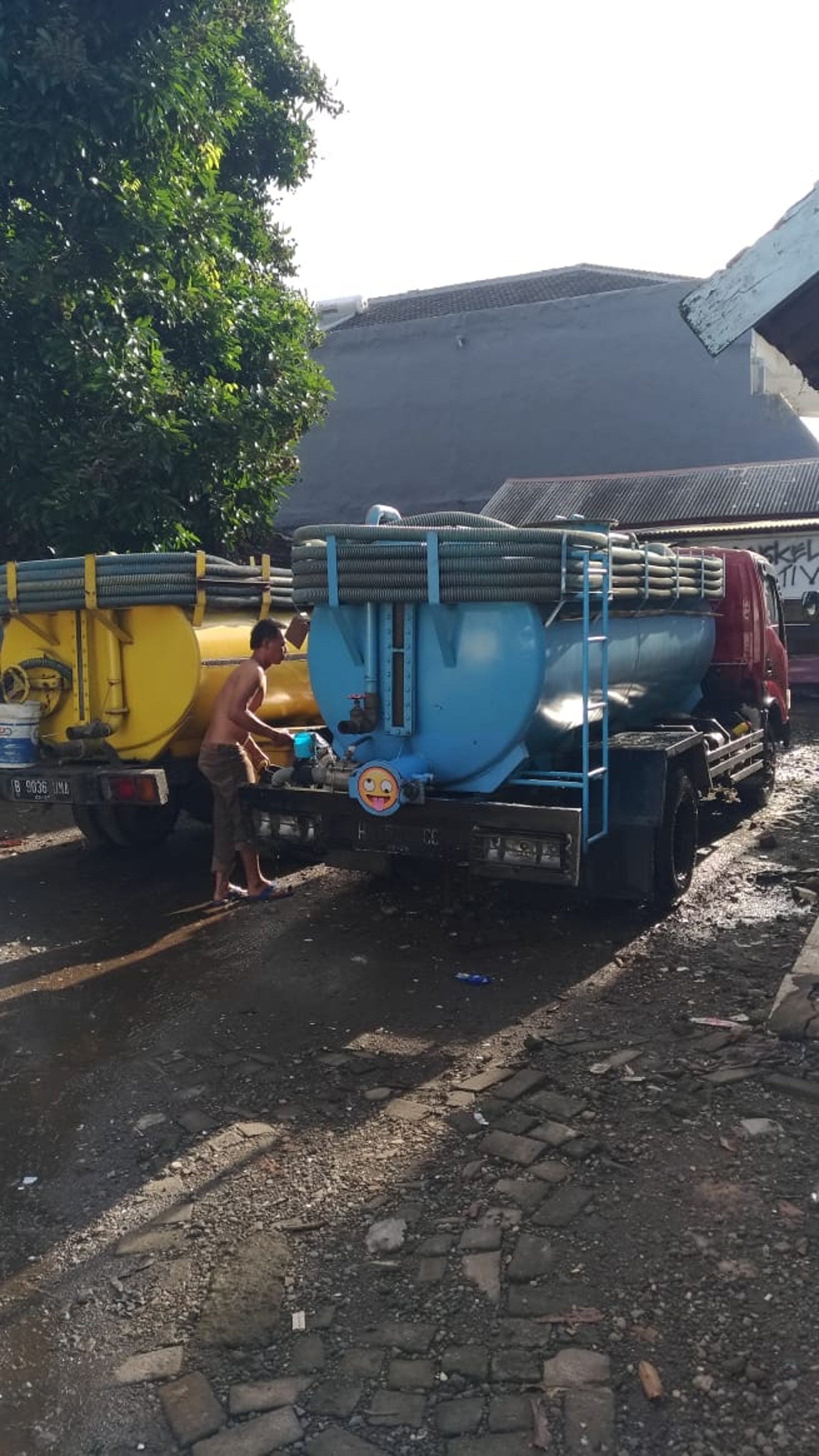 black and white bed linen