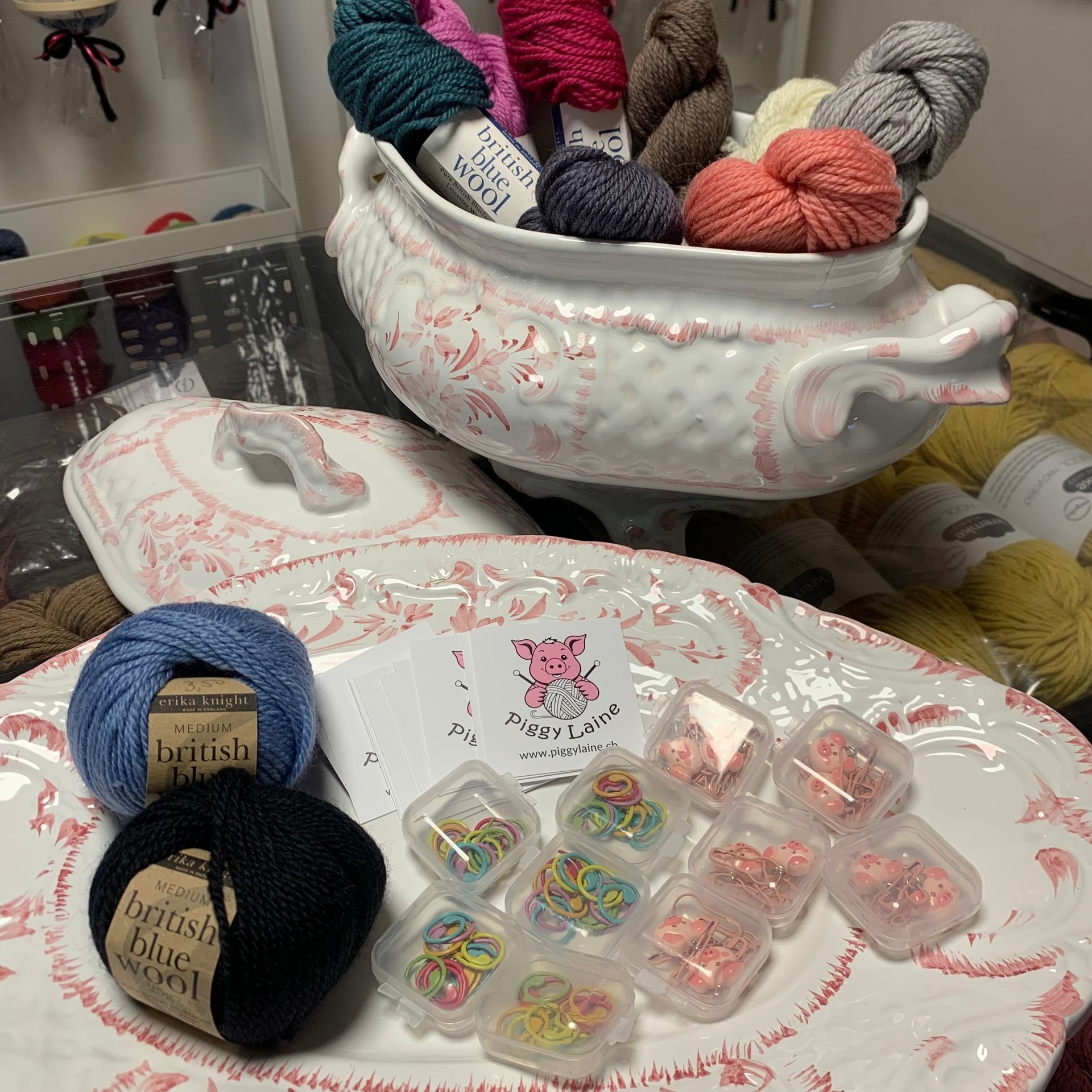 black and white bed linen