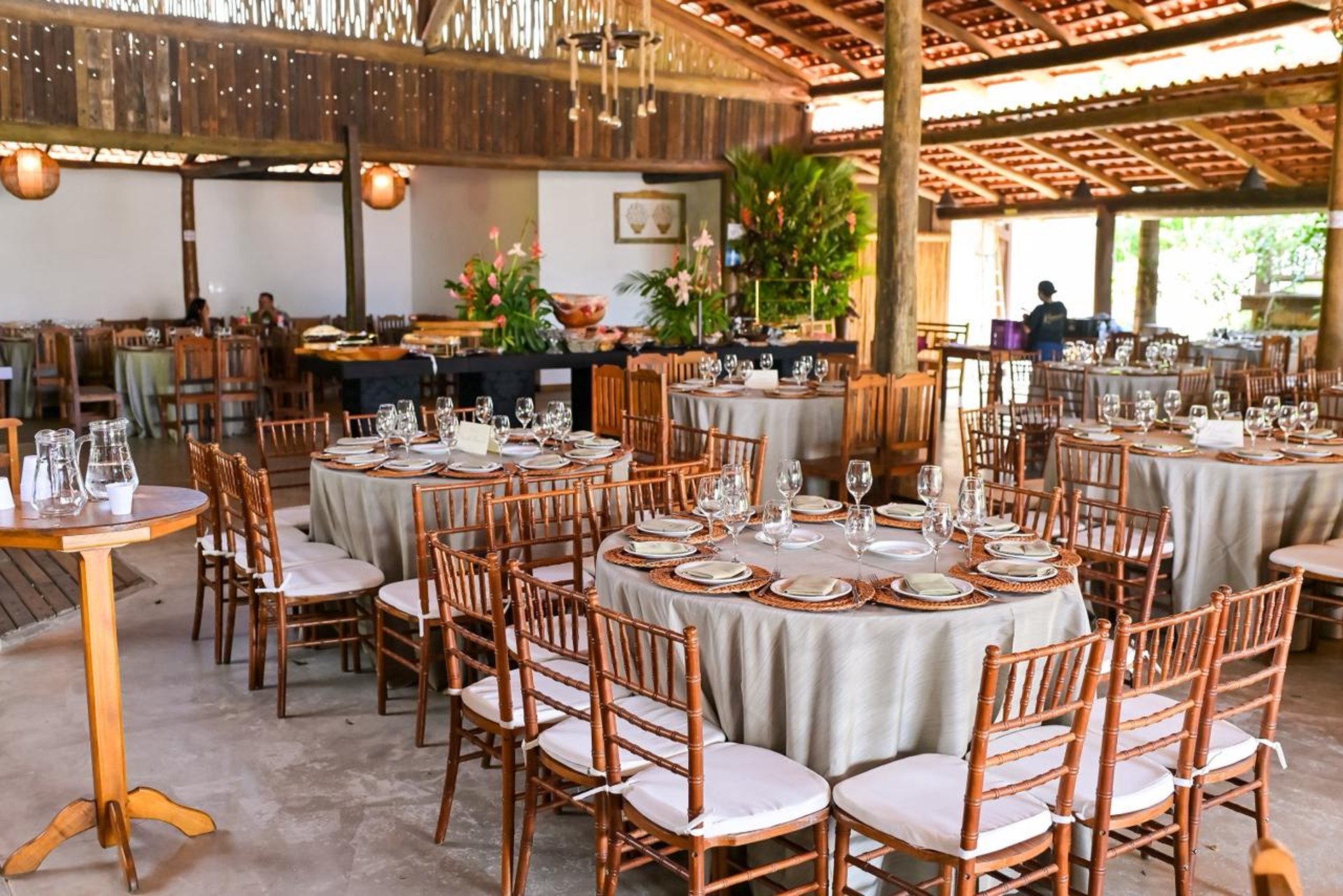 black and white bed linen