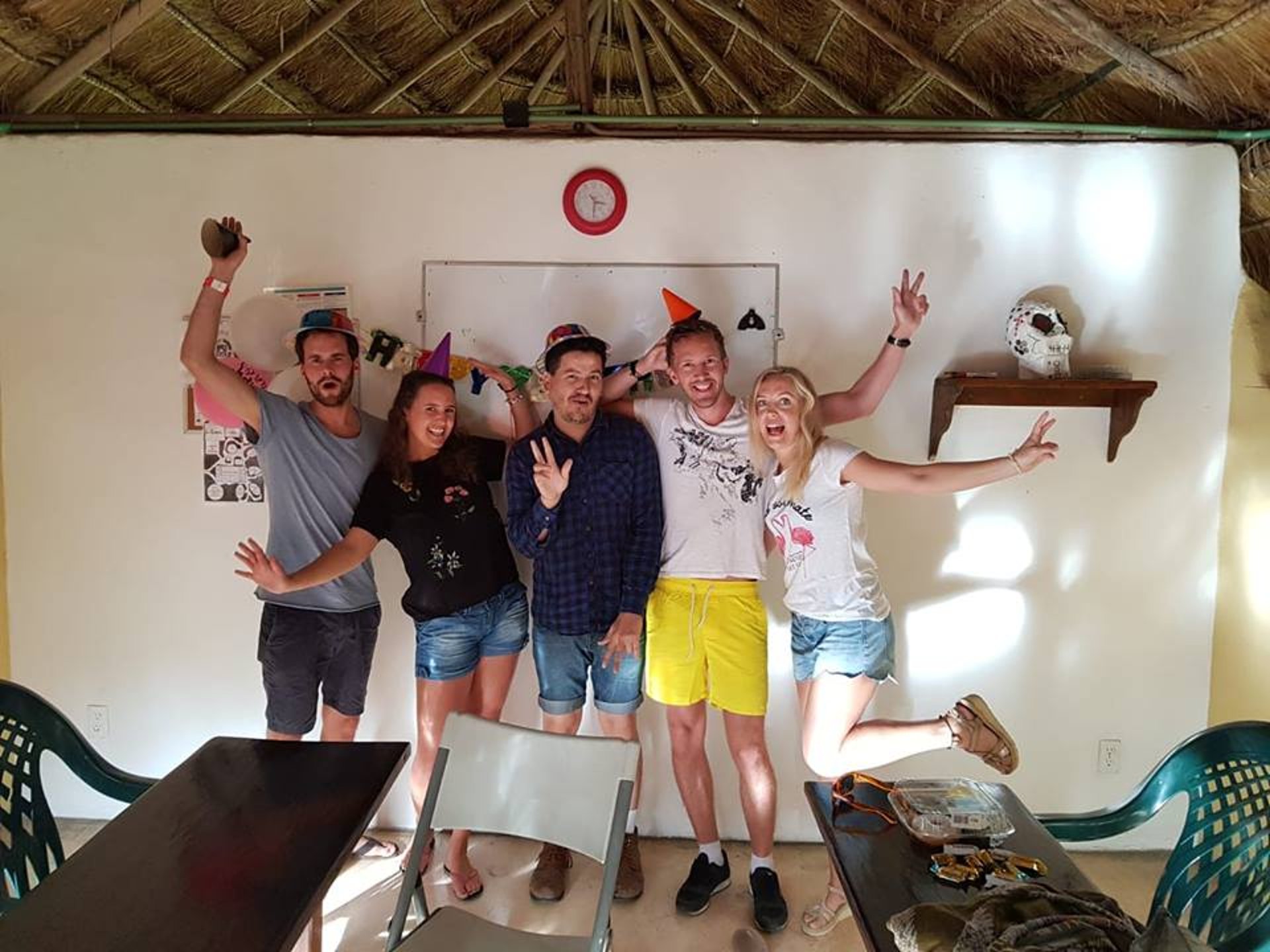 gray computer monitor