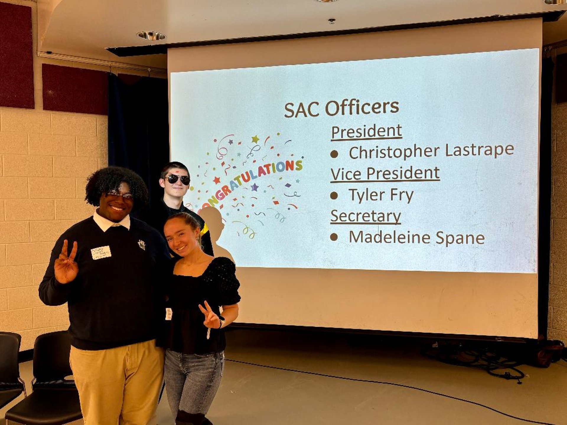 gray computer monitor