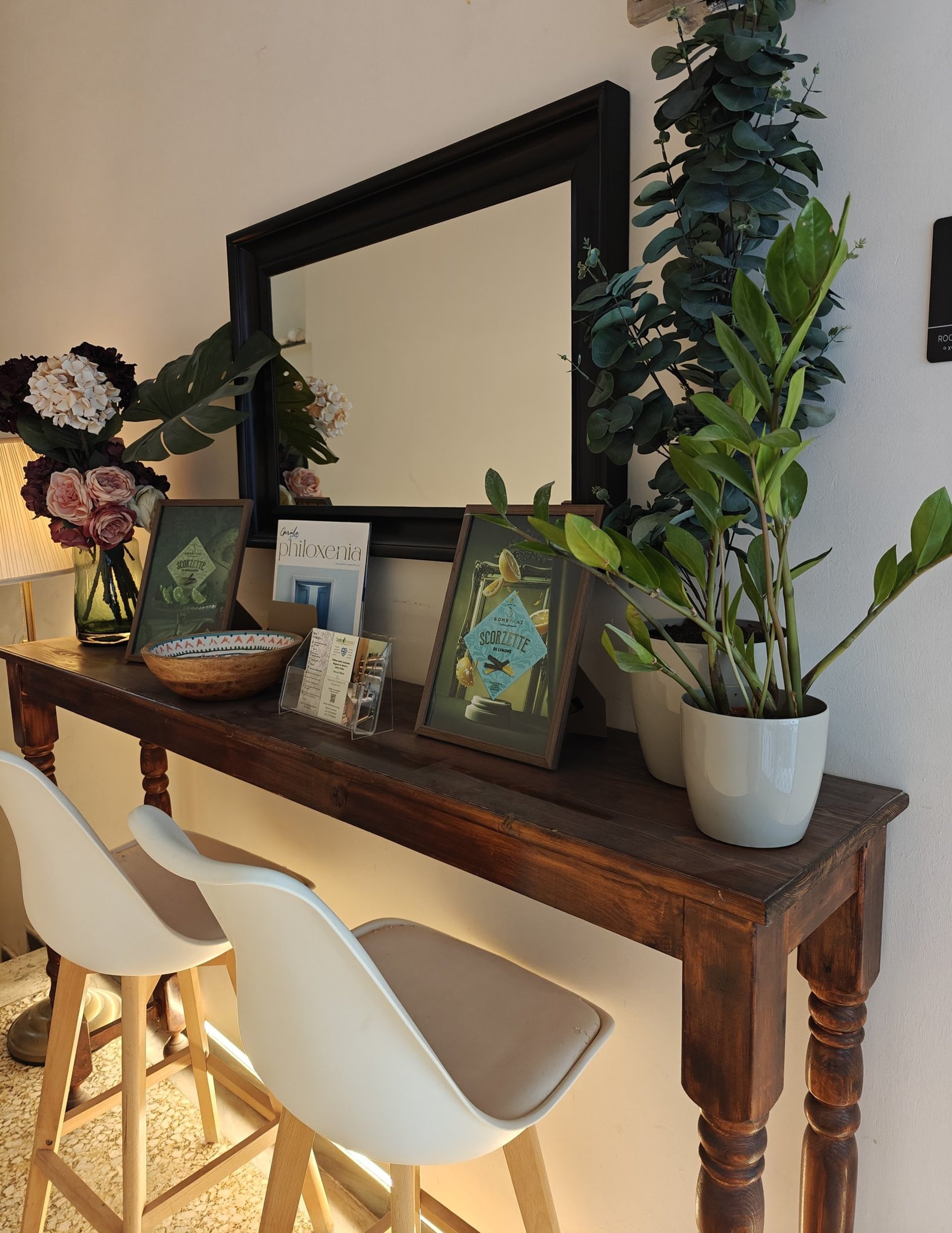 gray computer monitor