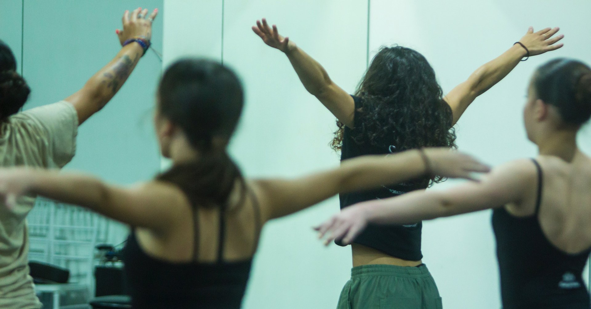 black and white bed linen