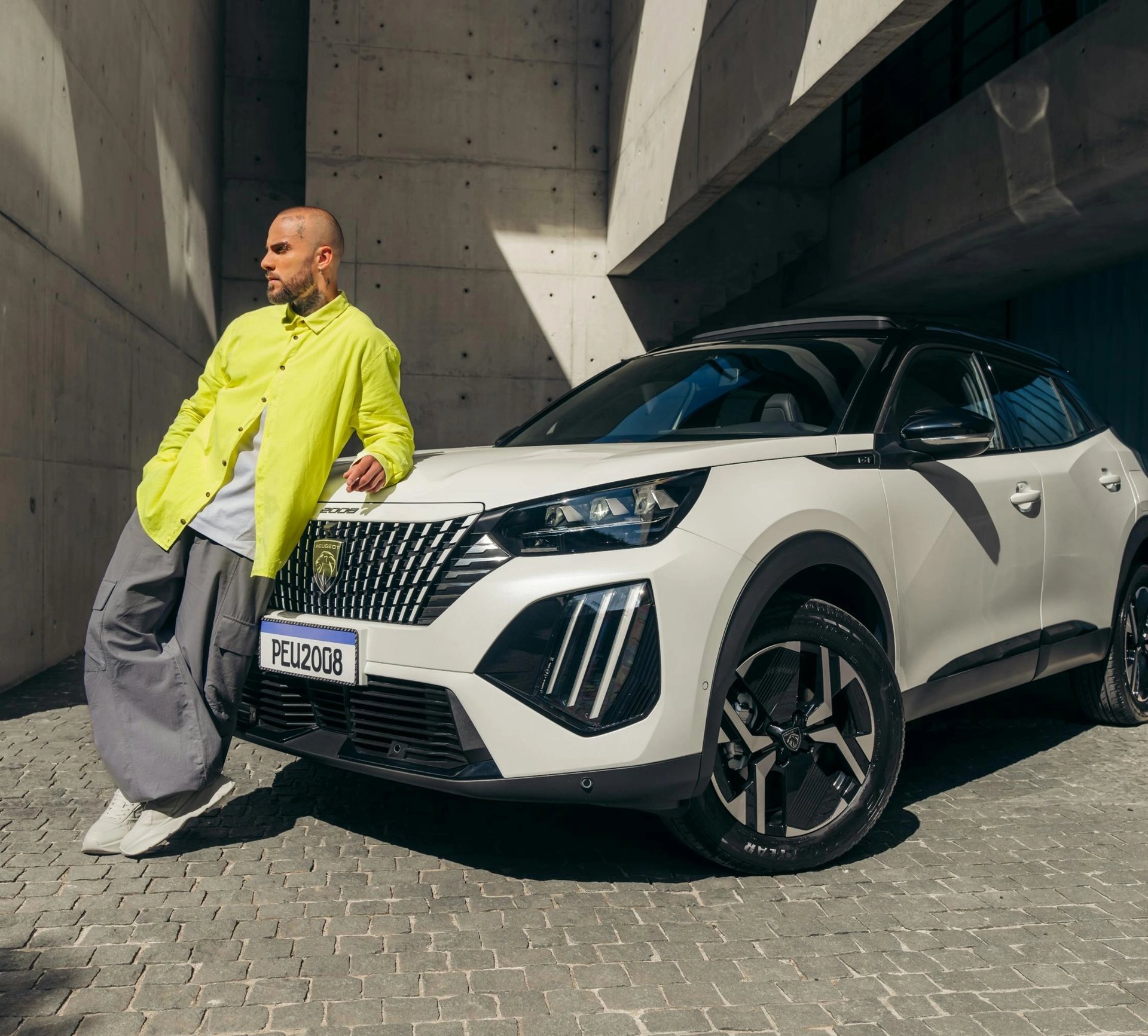 gray computer monitor