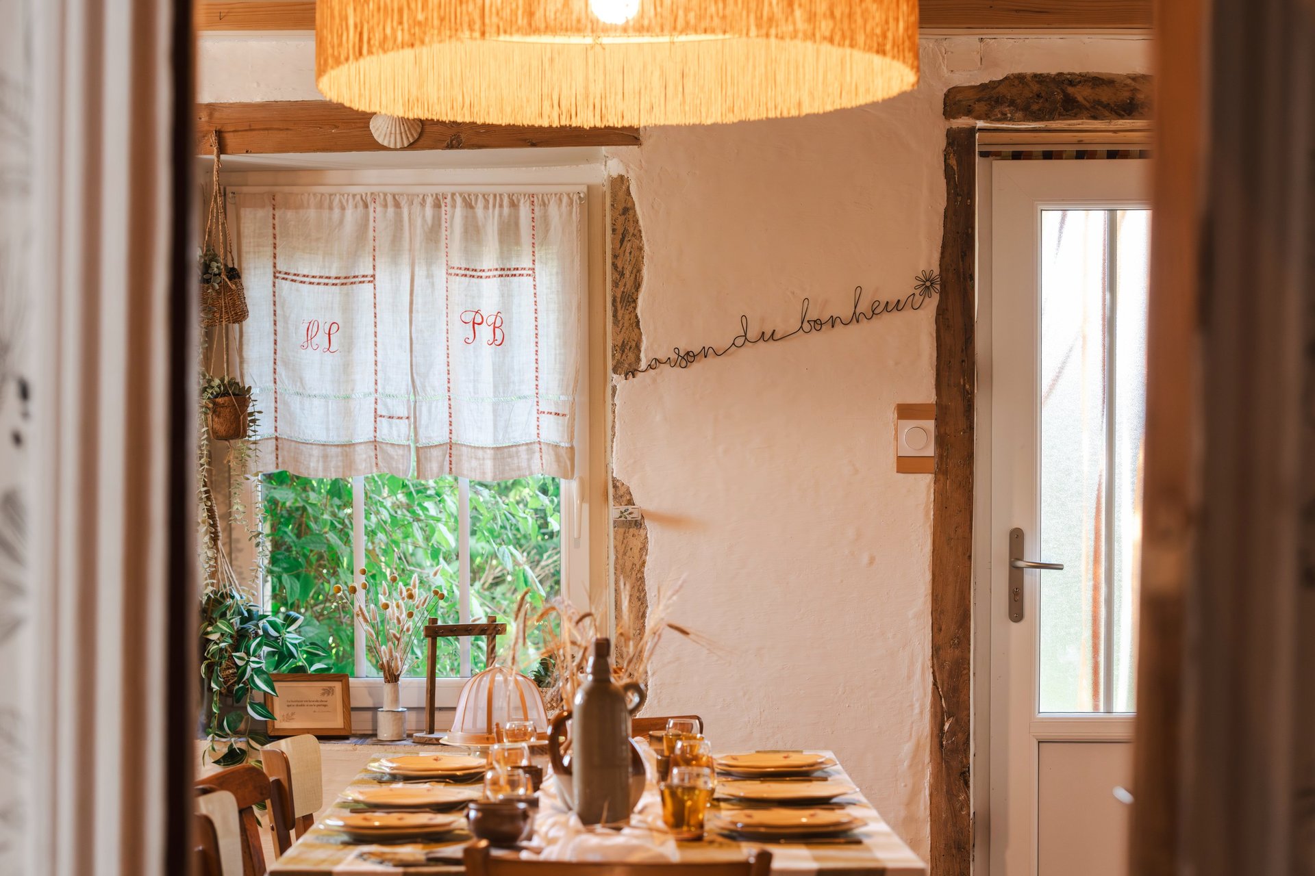 black and white bed linen