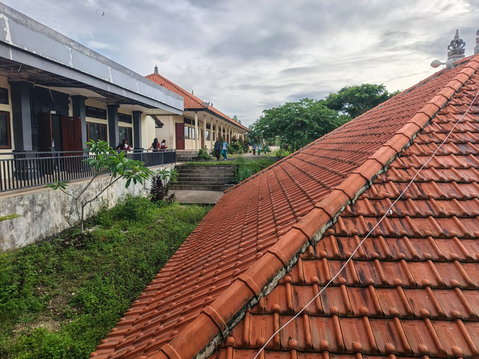 black and white bed linen