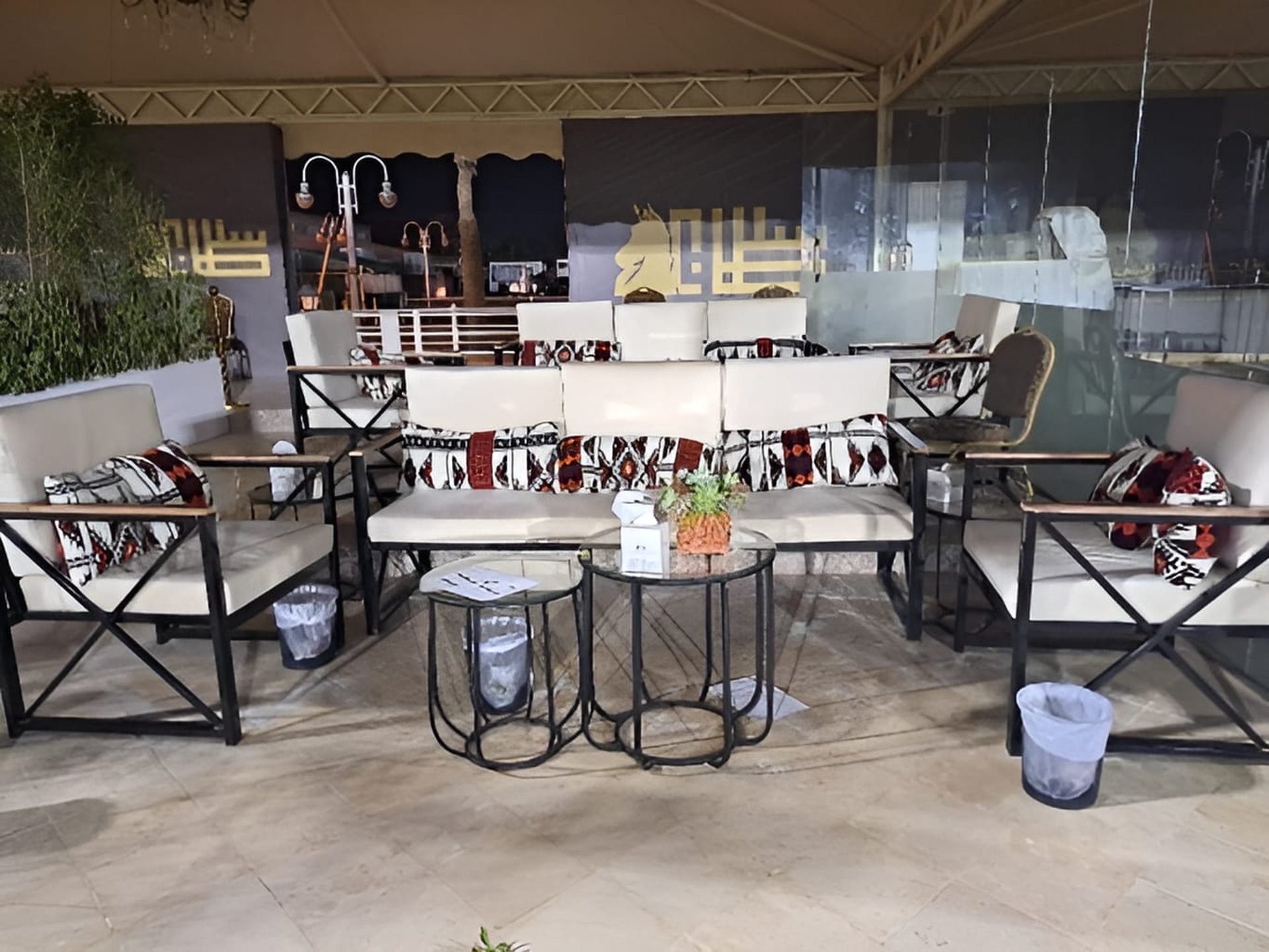 black and white bed linen